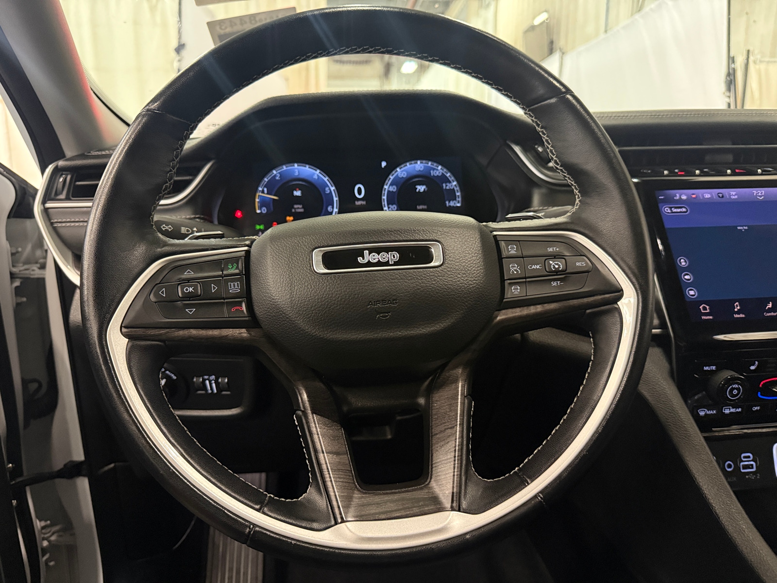 Thumbnail: 2022 Jeep Grand Cherokee L - 4