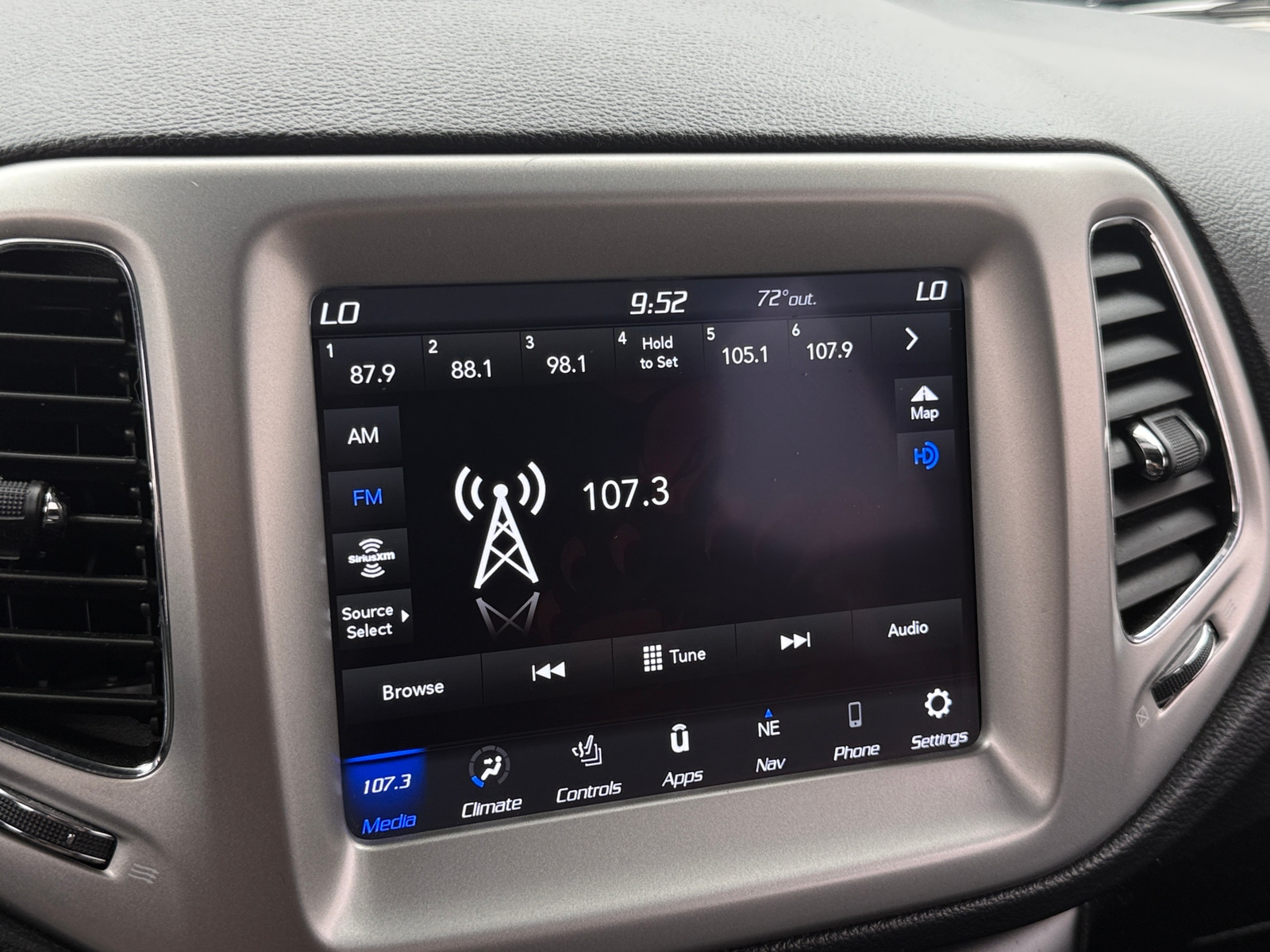 Thumbnail: 2021 Jeep Compass - 3