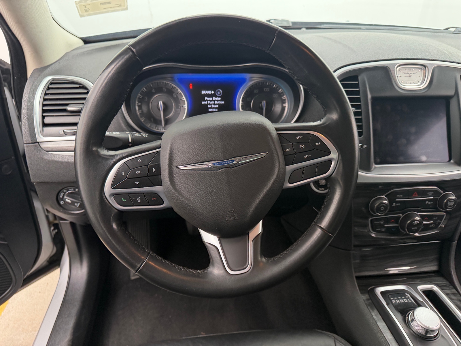 Thumbnail: 2022 Chrysler 300 - 4