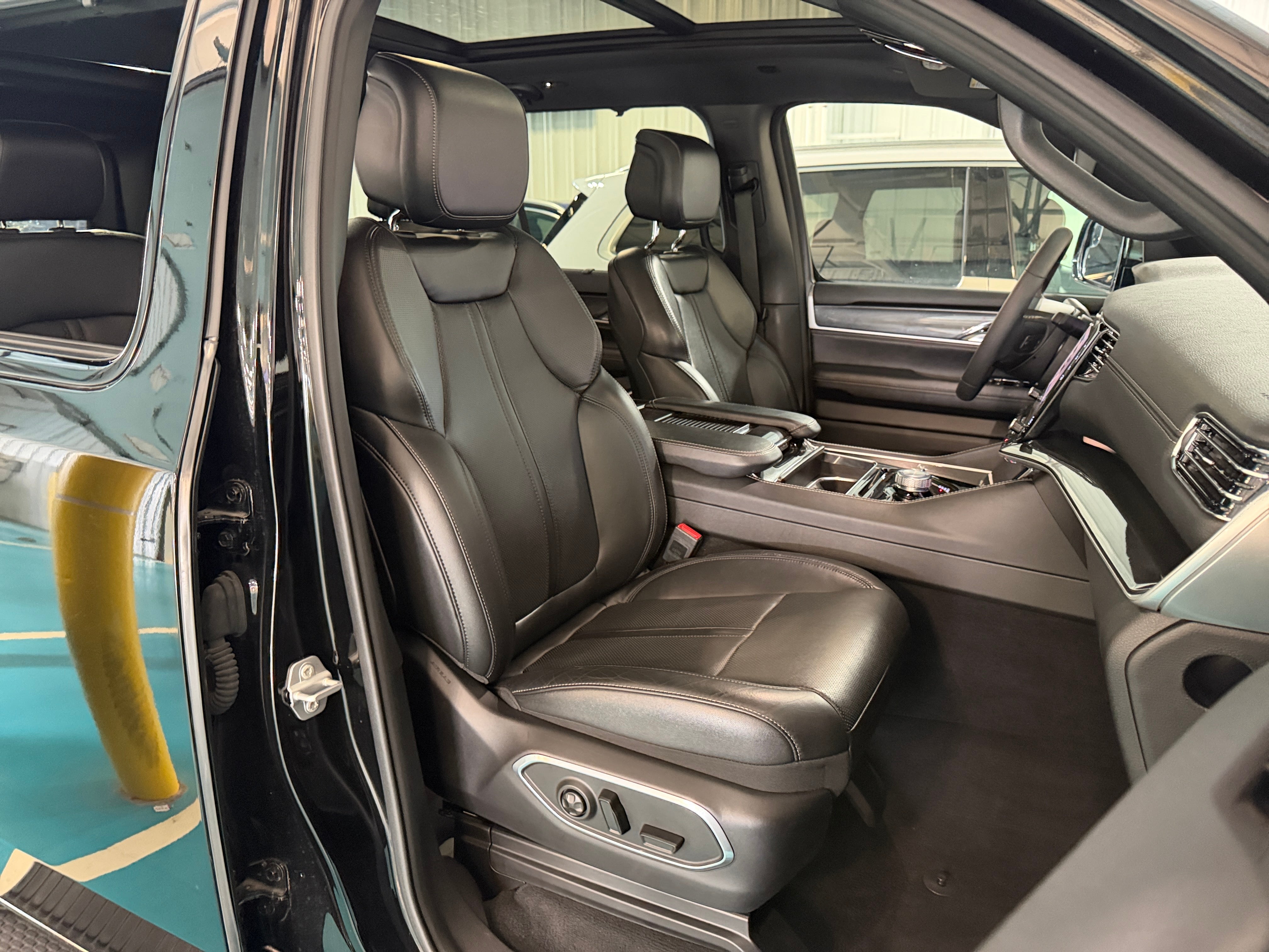 2023 Jeep Wagoneer Series I - Photo 7