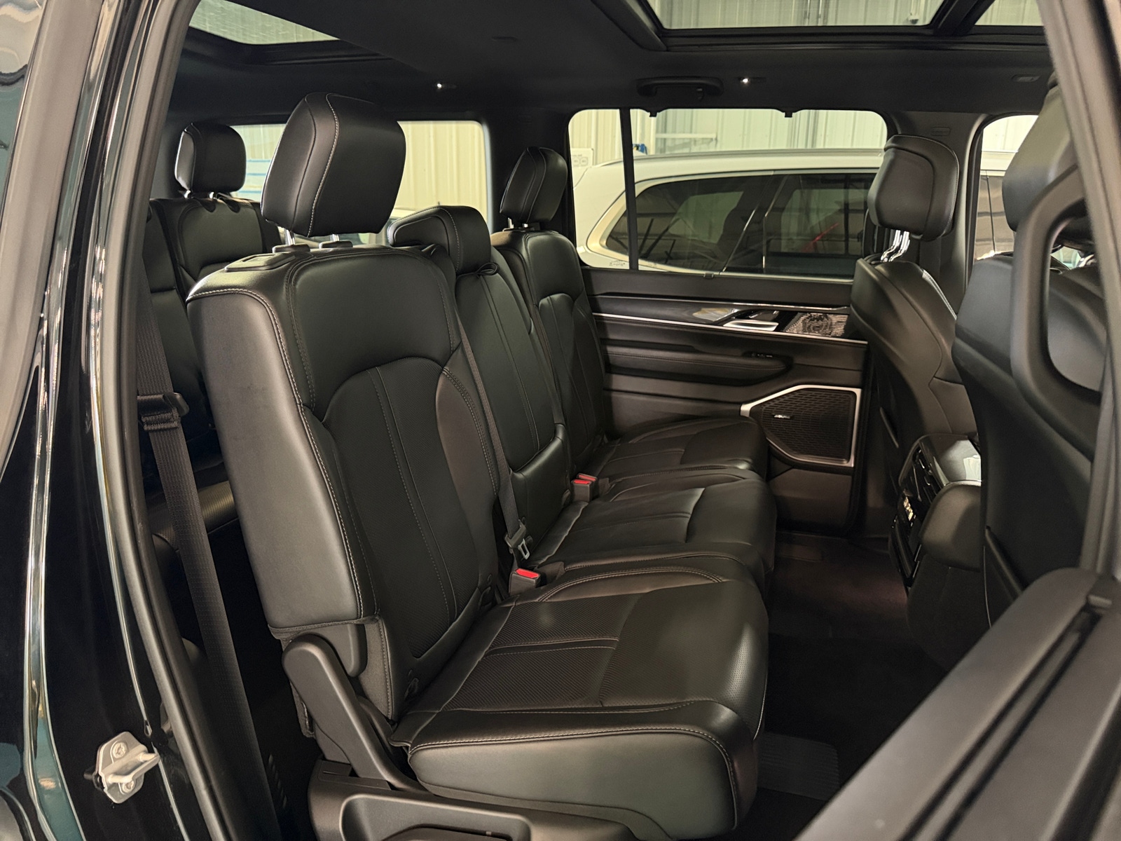 Thumbnail: 2023 Jeep Wagoneer - 5