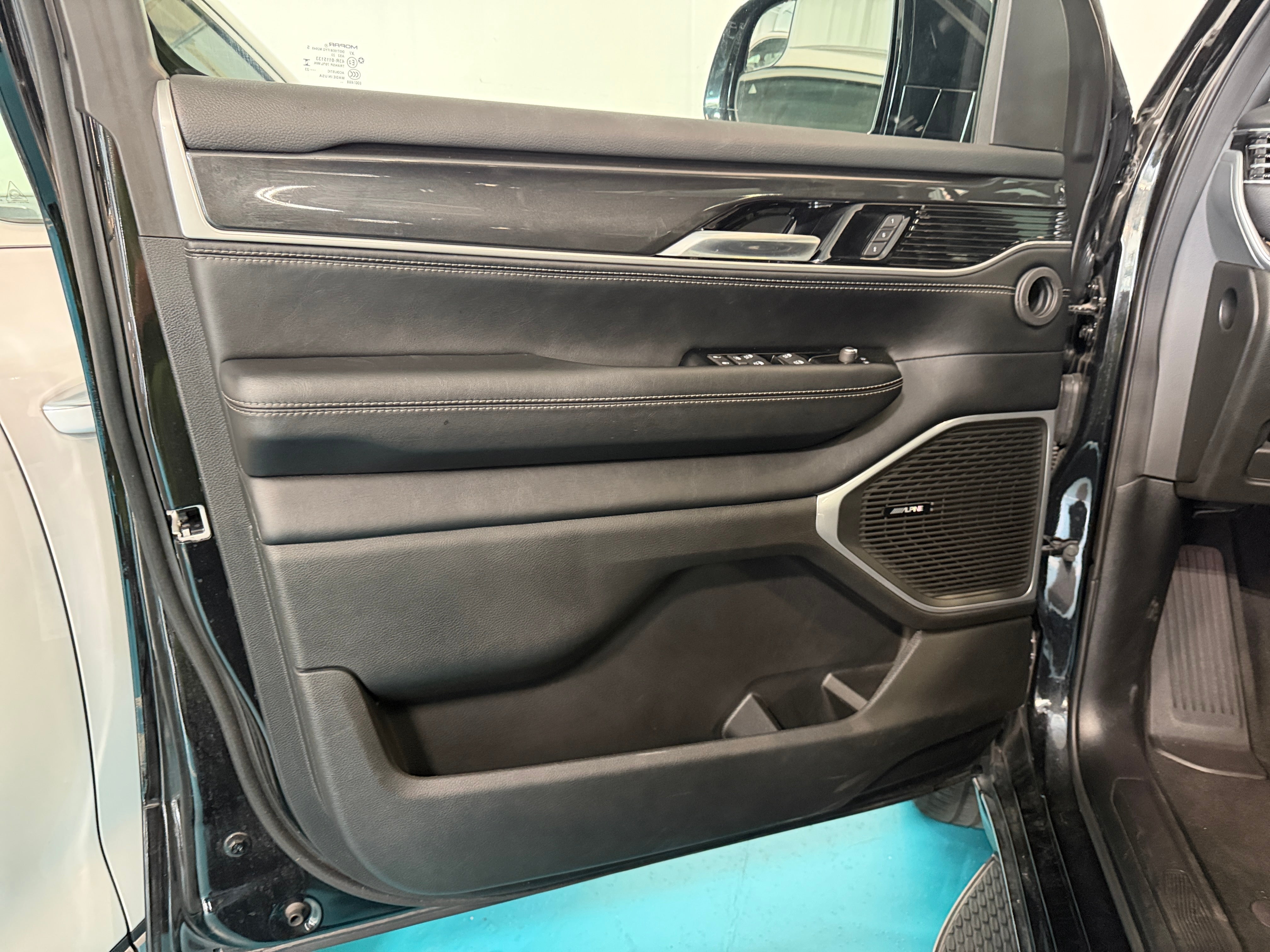 2023 Jeep Wagoneer Series I - Photo 12