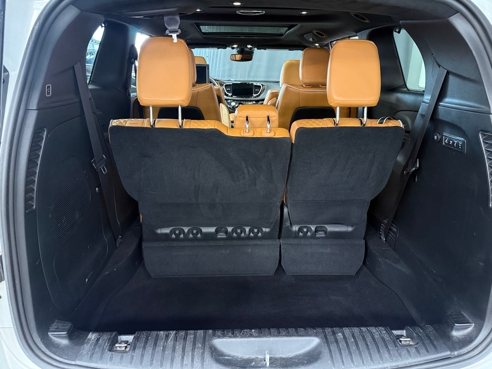 Thumbnail: 2021 Chrysler Pacifica - 6