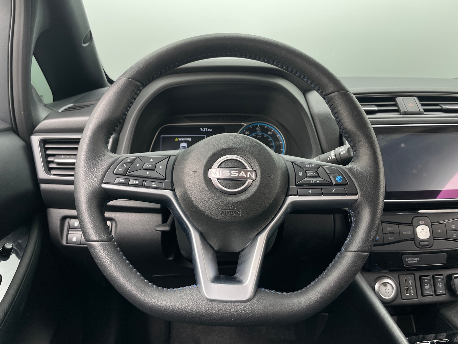 Thumbnail: 2025 Nissan Leaf - 5