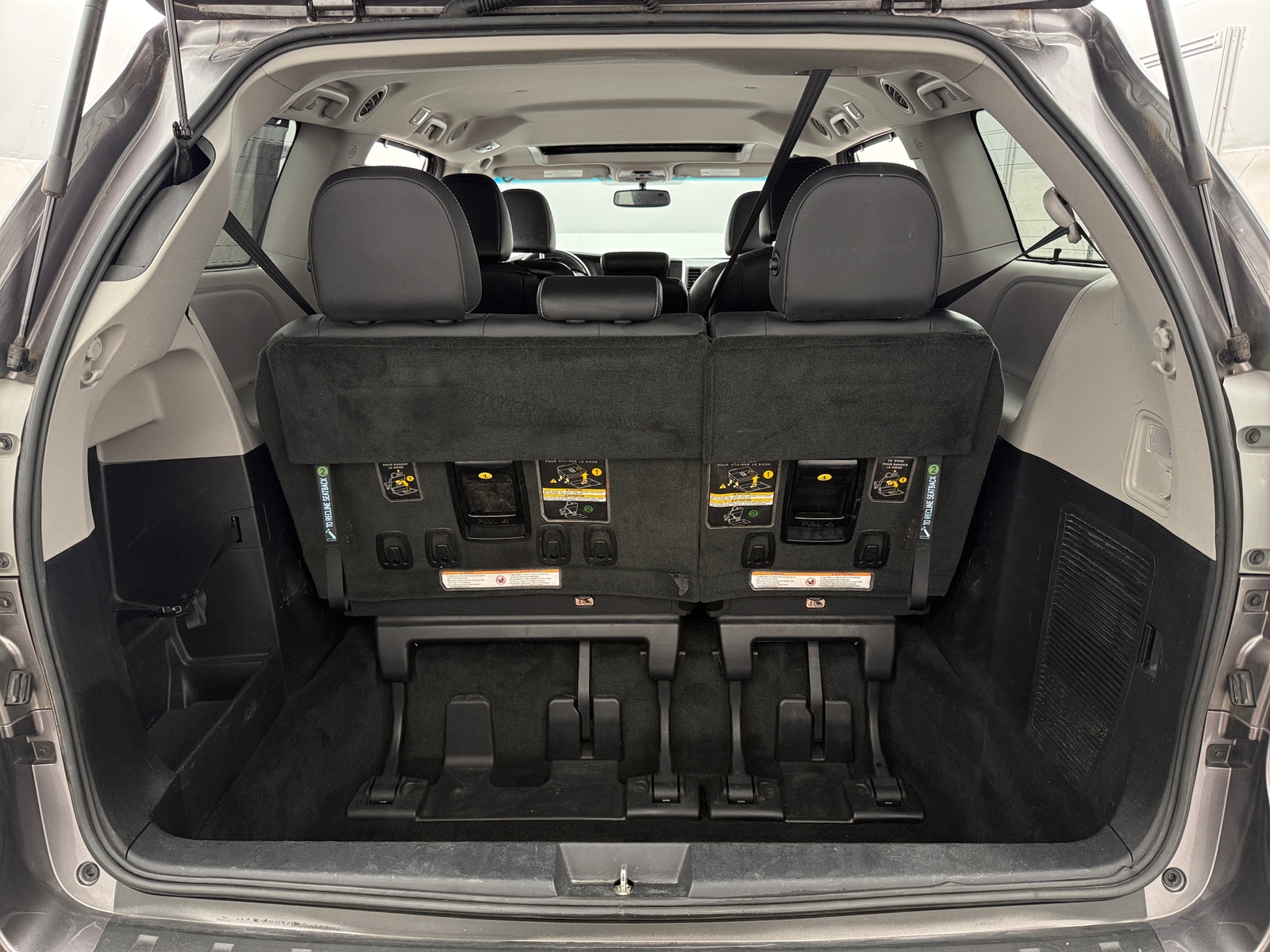 Thumbnail: 2017 Toyota Sienna - 6