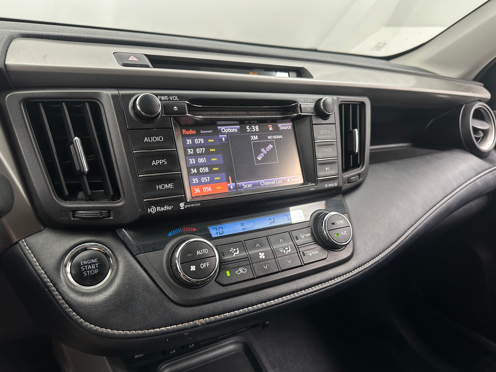 Thumbnail: 2018 Toyota RAV4 - 4