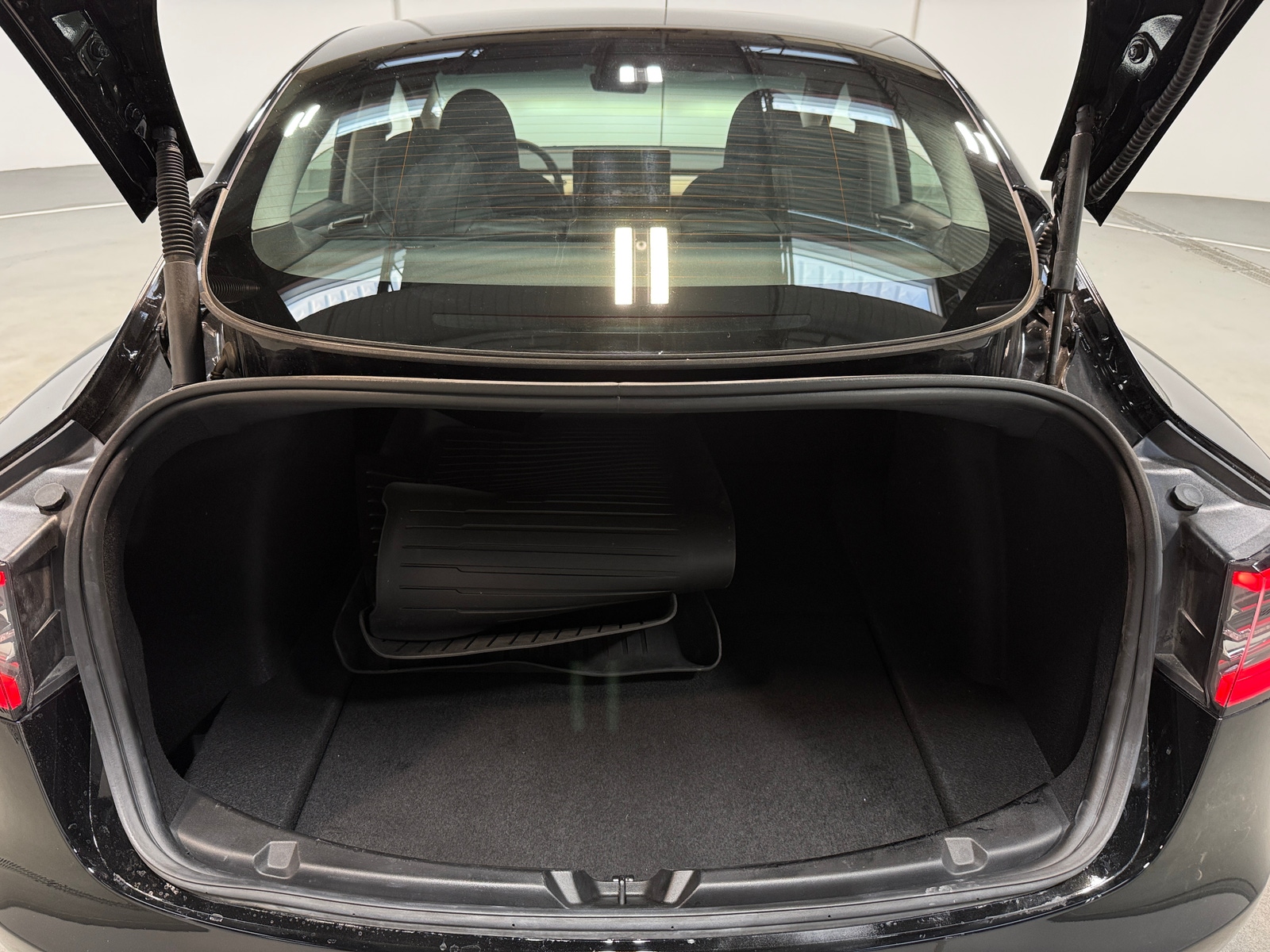 Thumbnail: 2023 Tesla Model 3 - 6