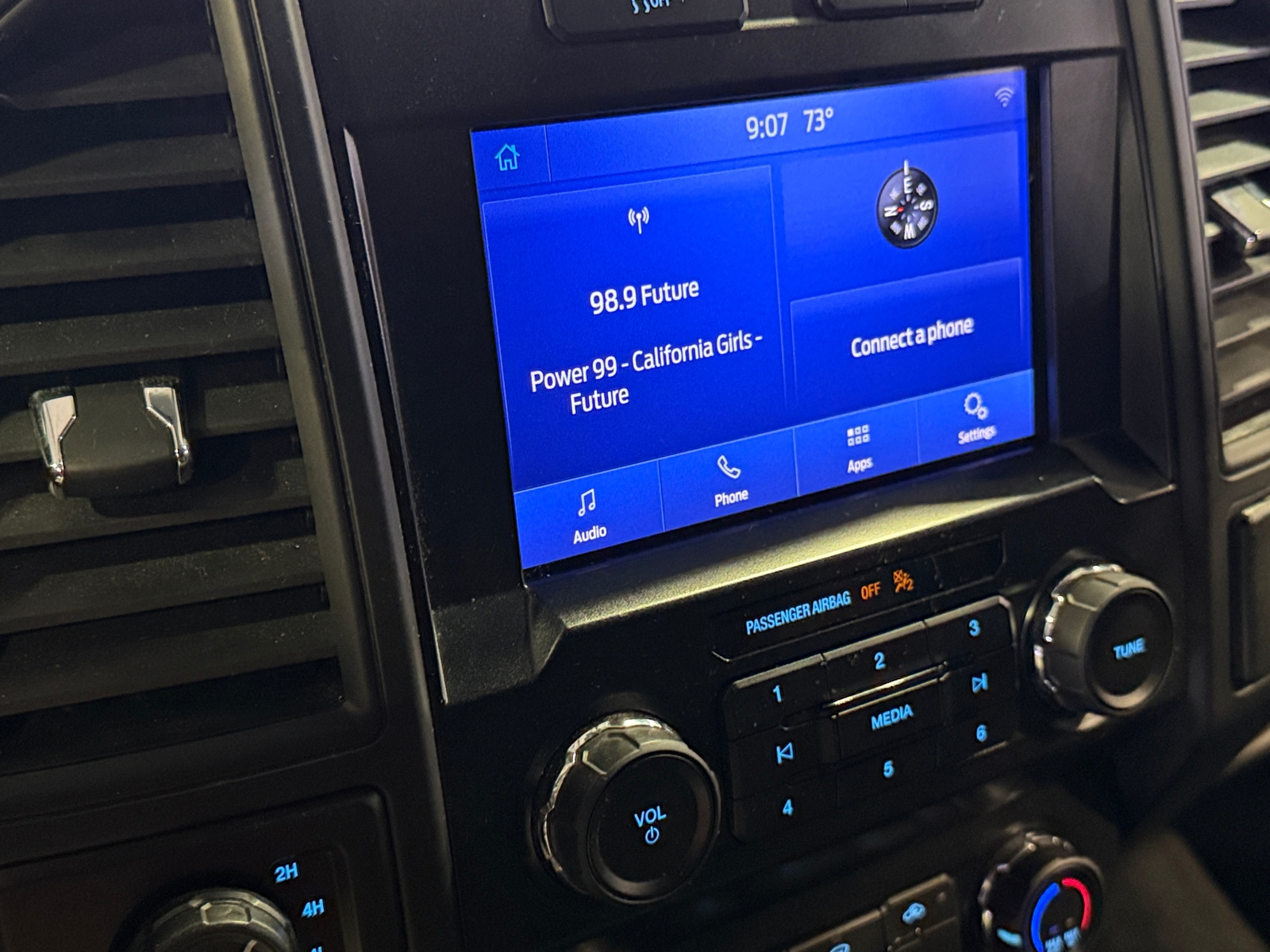 Thumbnail: 2019 Ford Econoline - 4