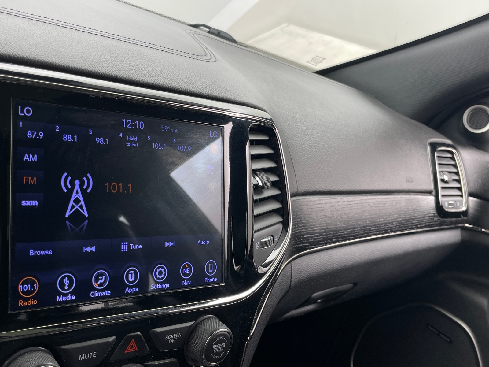 Thumbnail: 2019 Jeep Grand Cherokee - 3