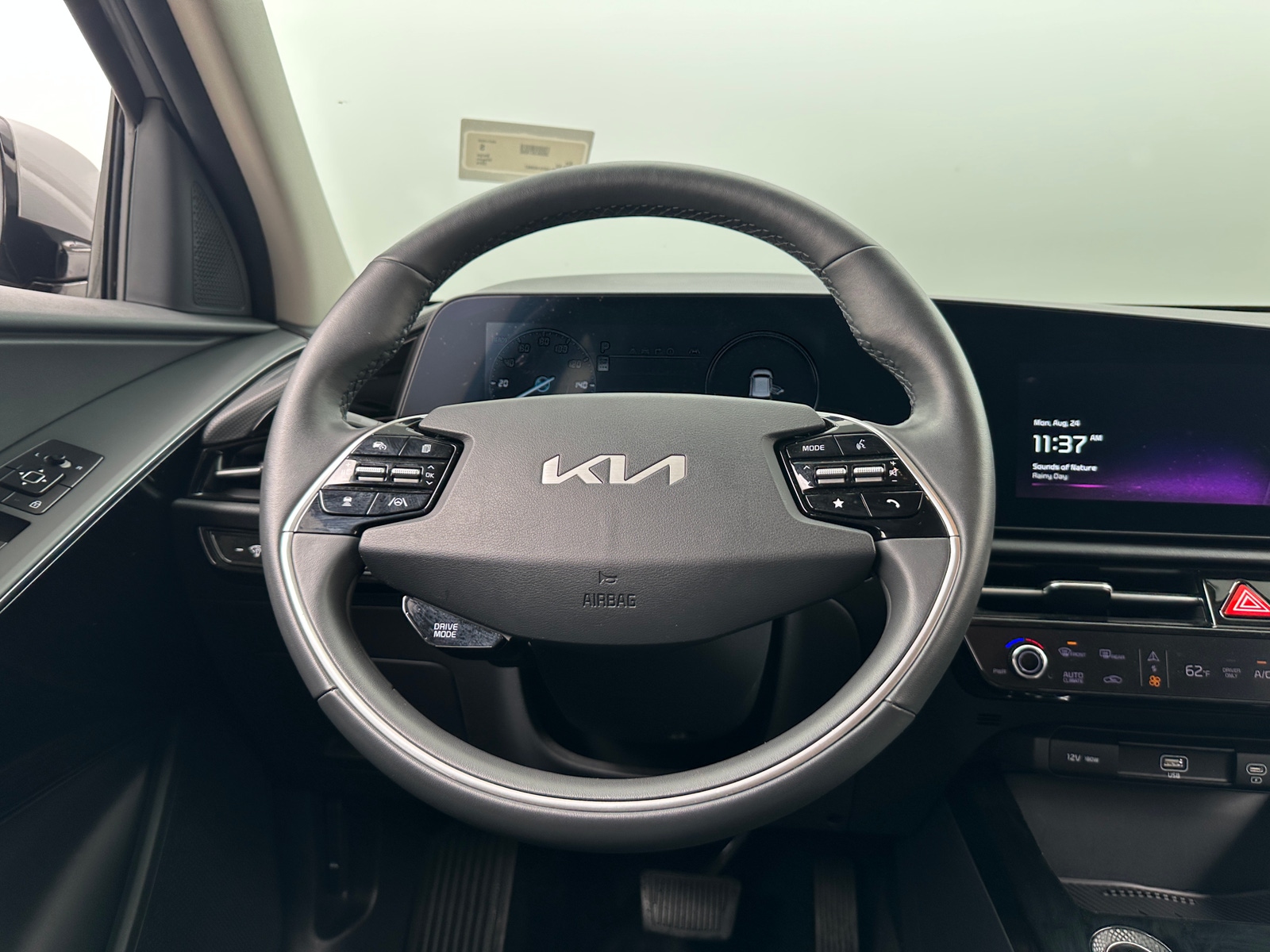 Thumbnail: 2024 Kia Niro - 4