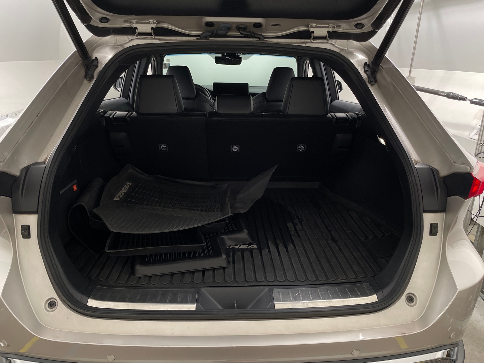 Thumbnail: 2021 Toyota Venza - 6