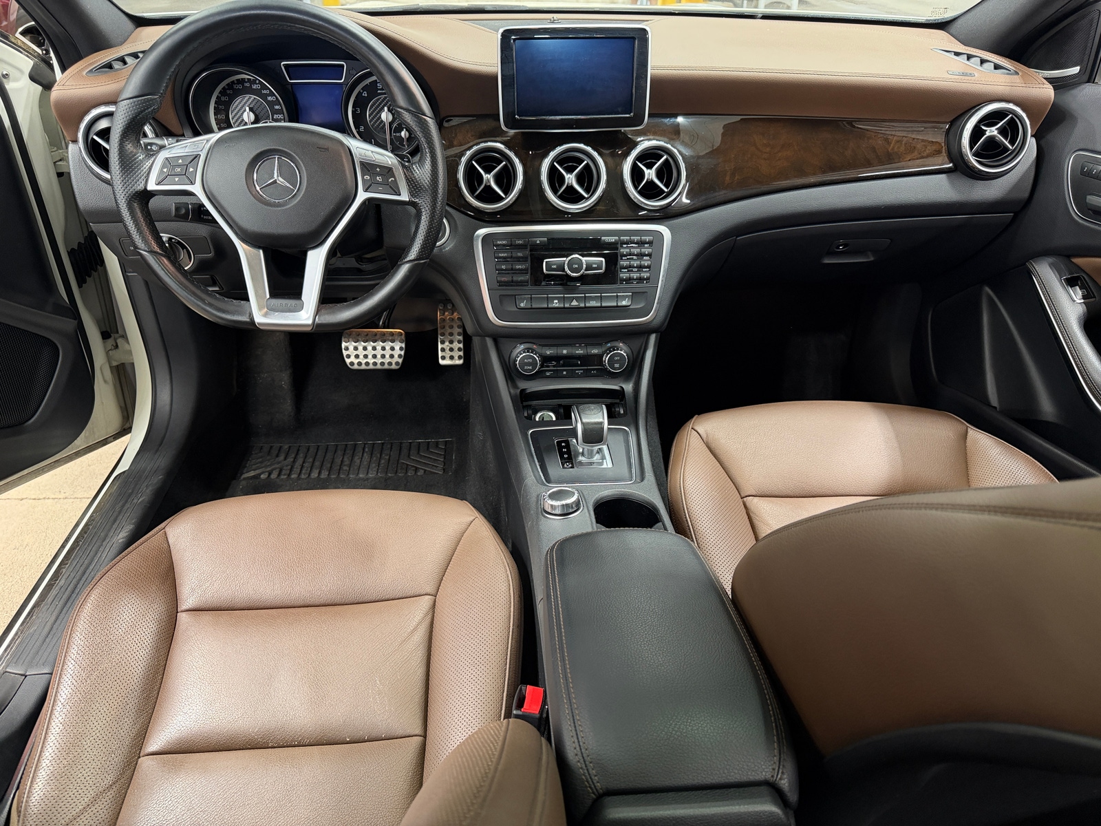 Thumbnail: 2015 Mercedes-Benz GLA - 2