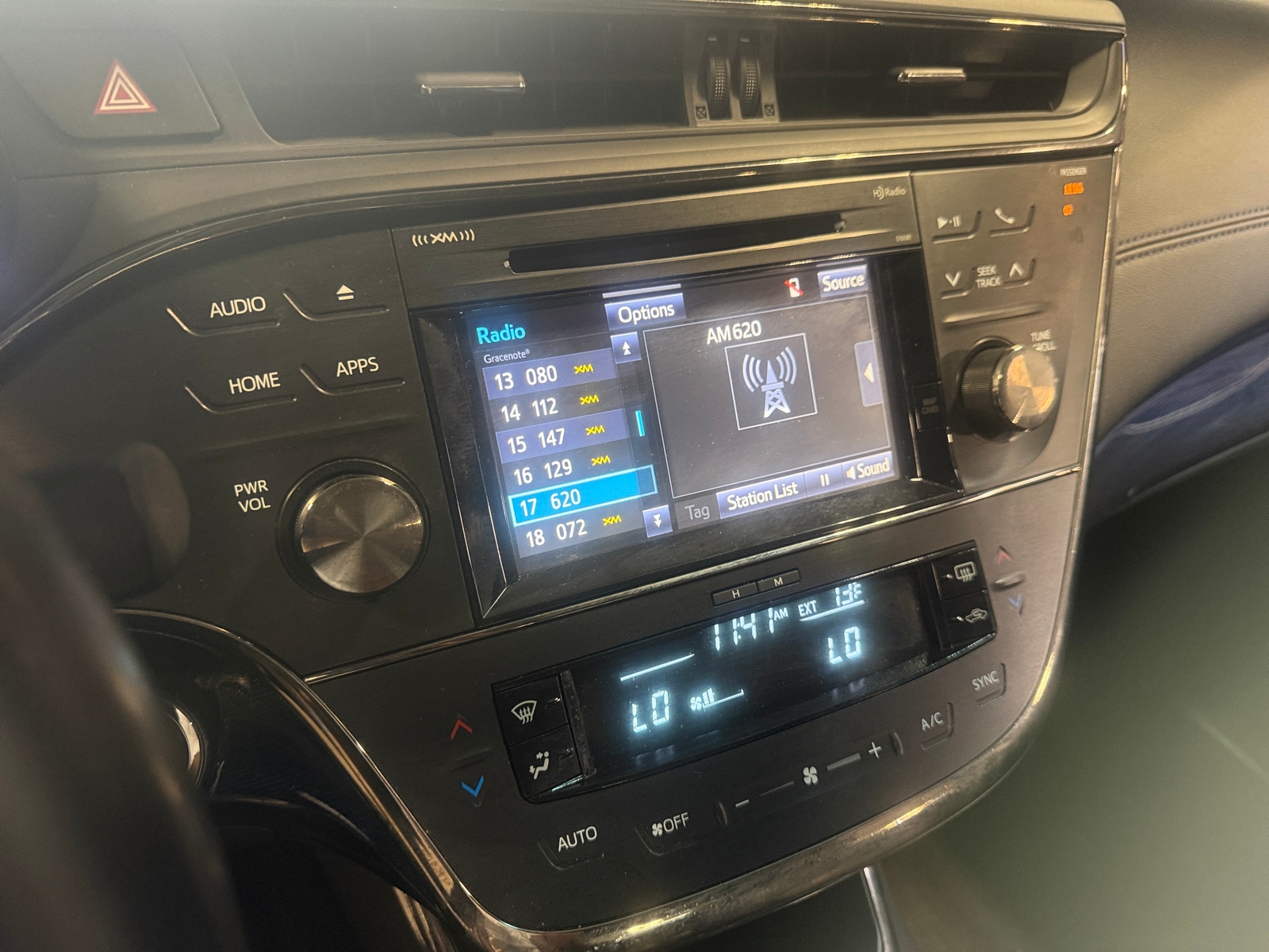 Thumbnail: 2015 Toyota Avalon - 3
