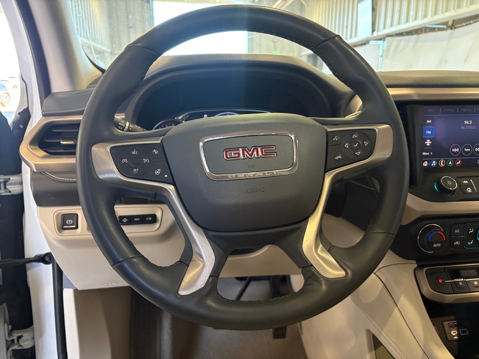 Thumbnail: 2023 GMC Acadia - 4