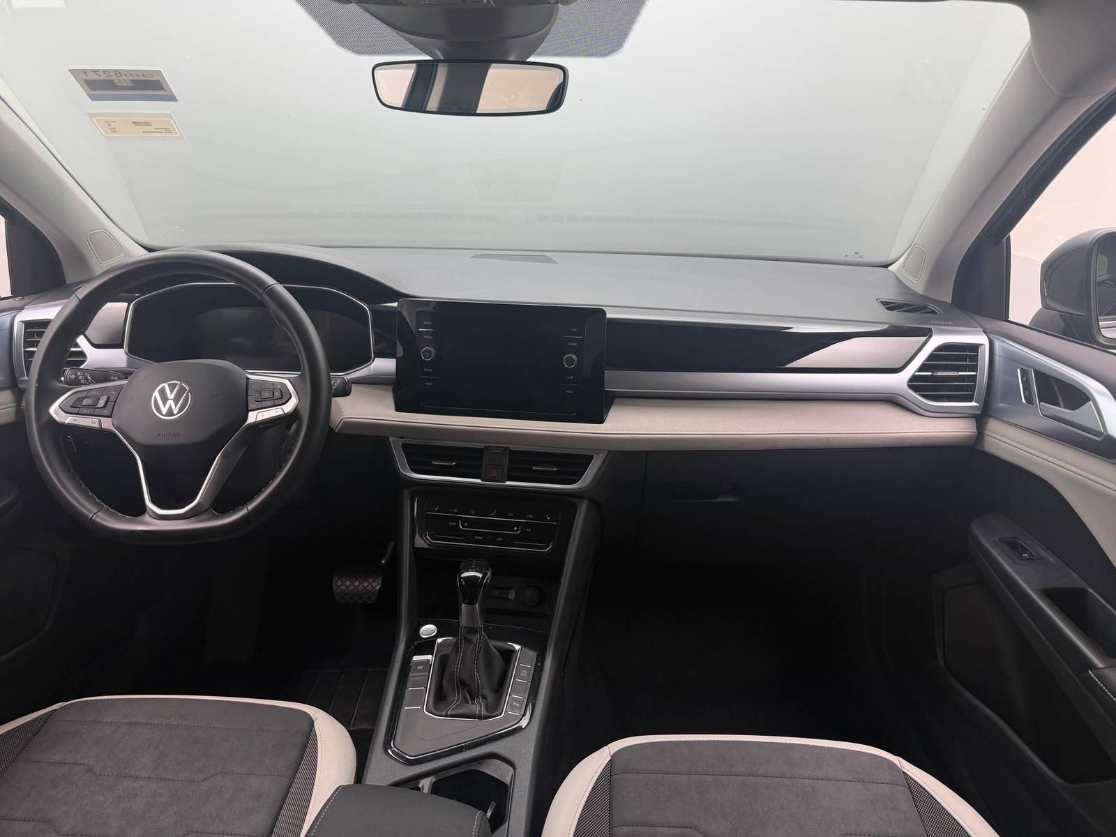 Thumbnail: 2025 Volkswagen Taos - 3