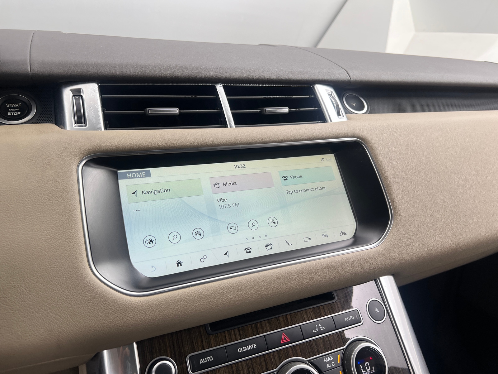 Thumbnail: 2017 Land Rover Range Rover Sport - 3