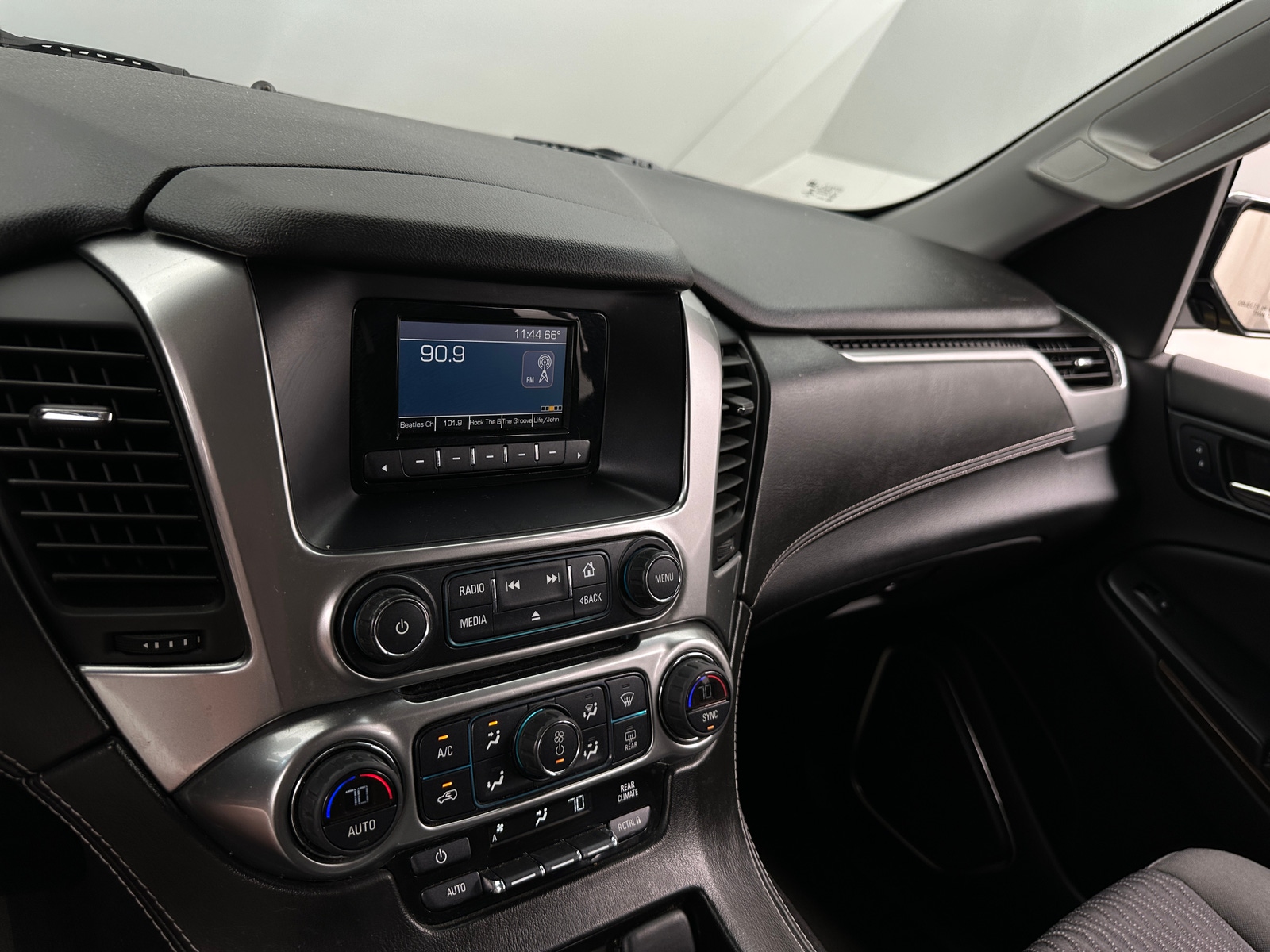 Thumbnail: 2015 Chevrolet Tahoe - 4