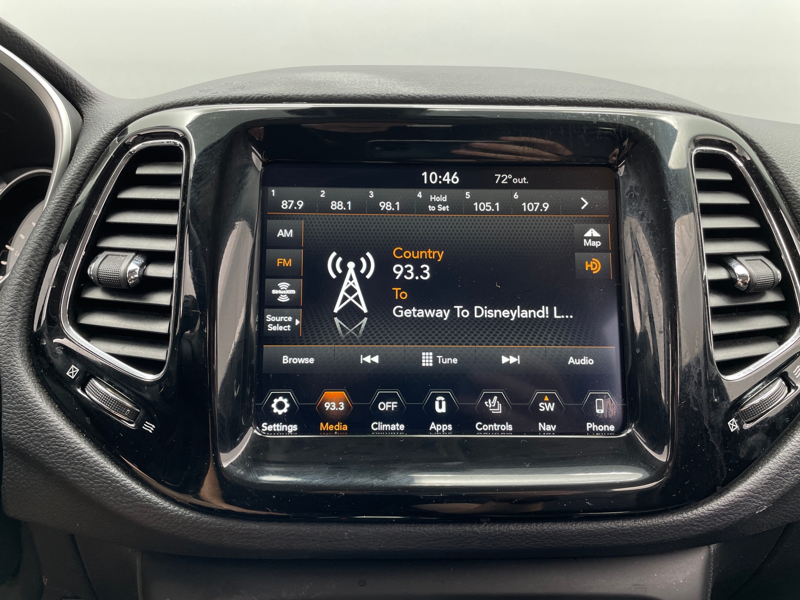 Thumbnail: 2018 Jeep Compass - 3