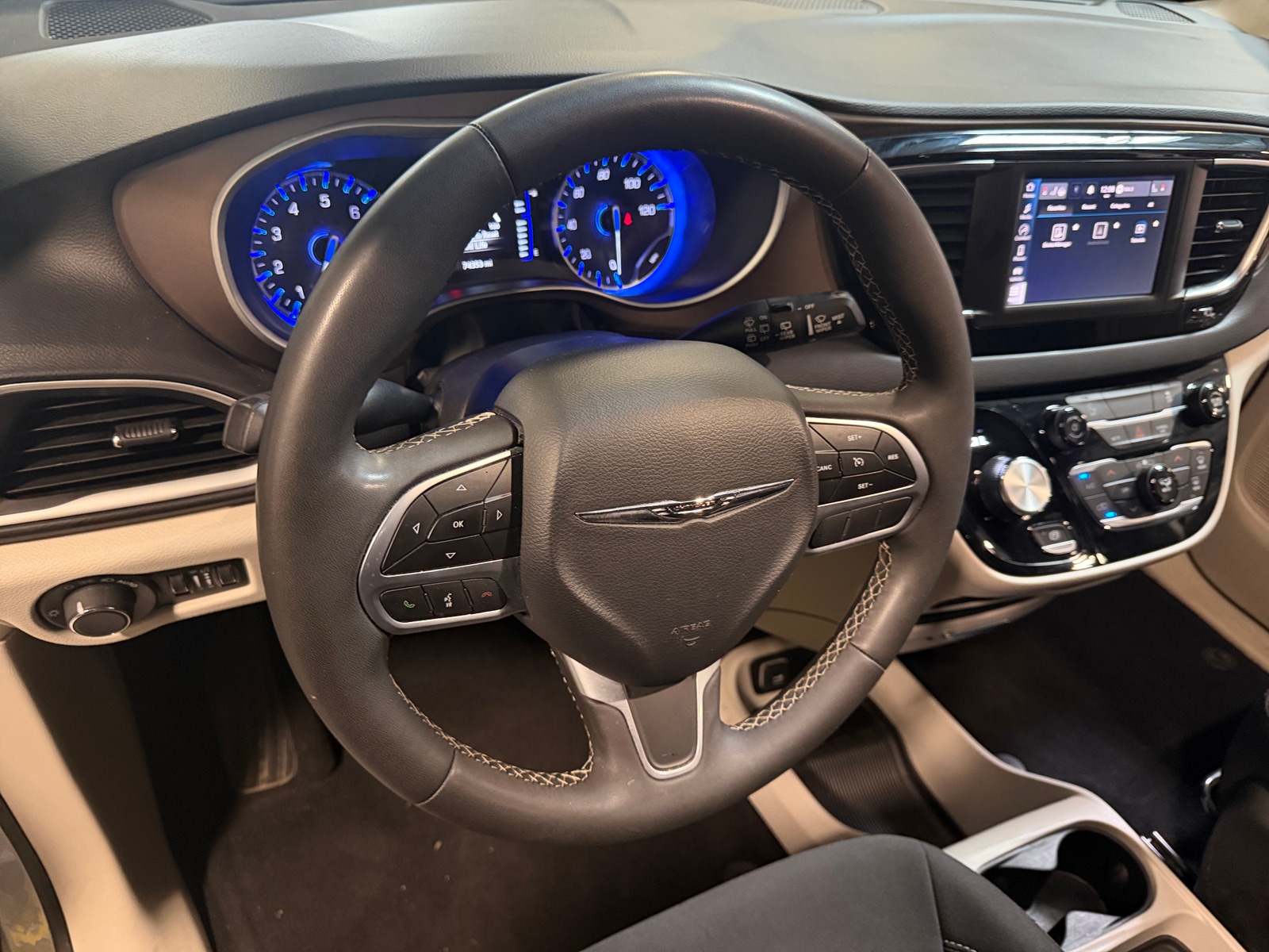 Thumbnail: 2024 Chrysler Voyager - 5