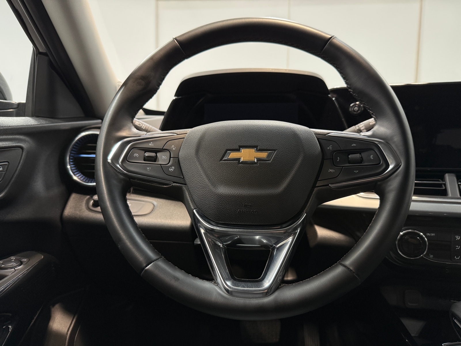 Thumbnail: 2025 Chevrolet Trax - 4