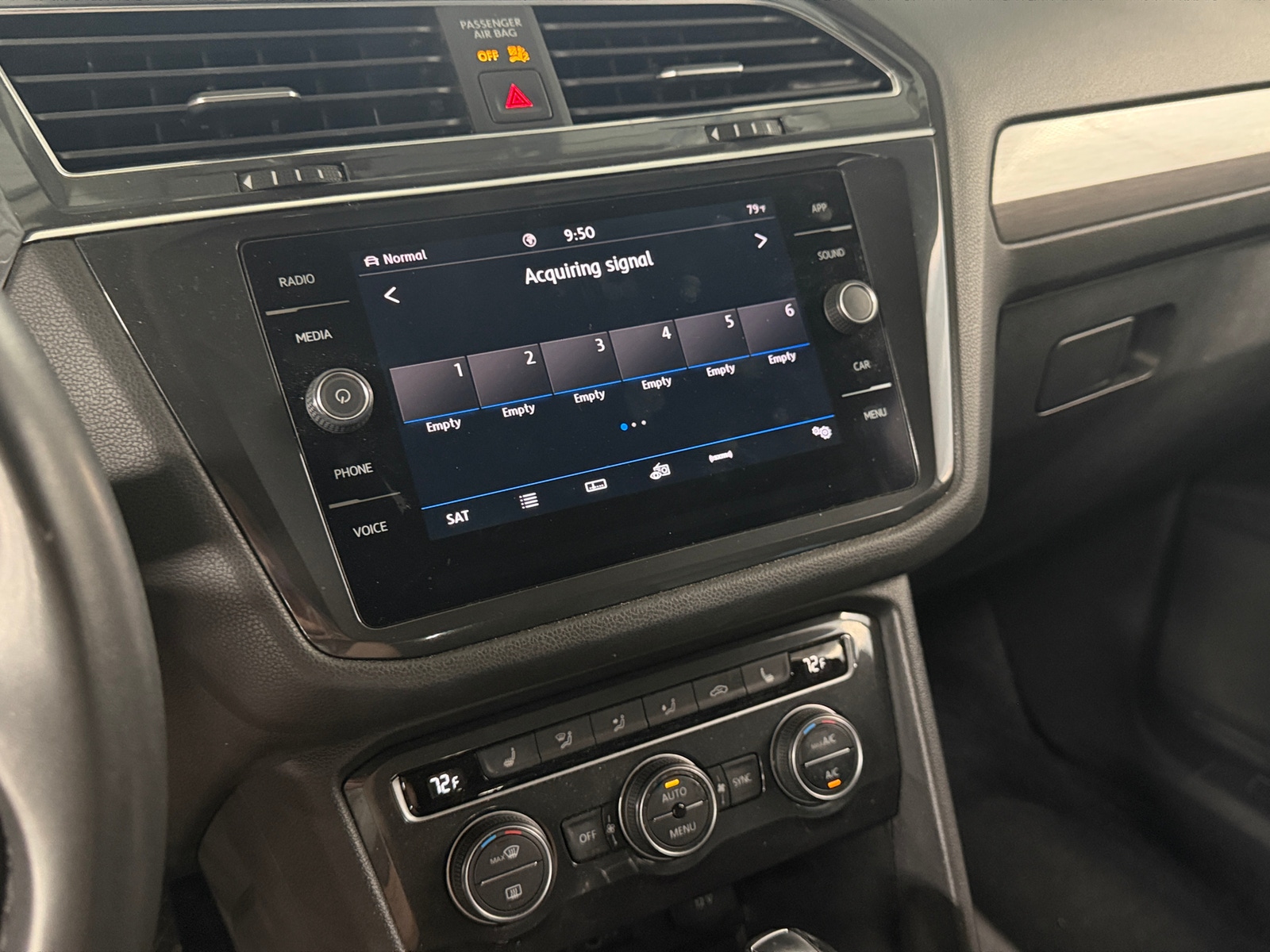 Thumbnail: 2020 Volkswagen Tiguan - 4