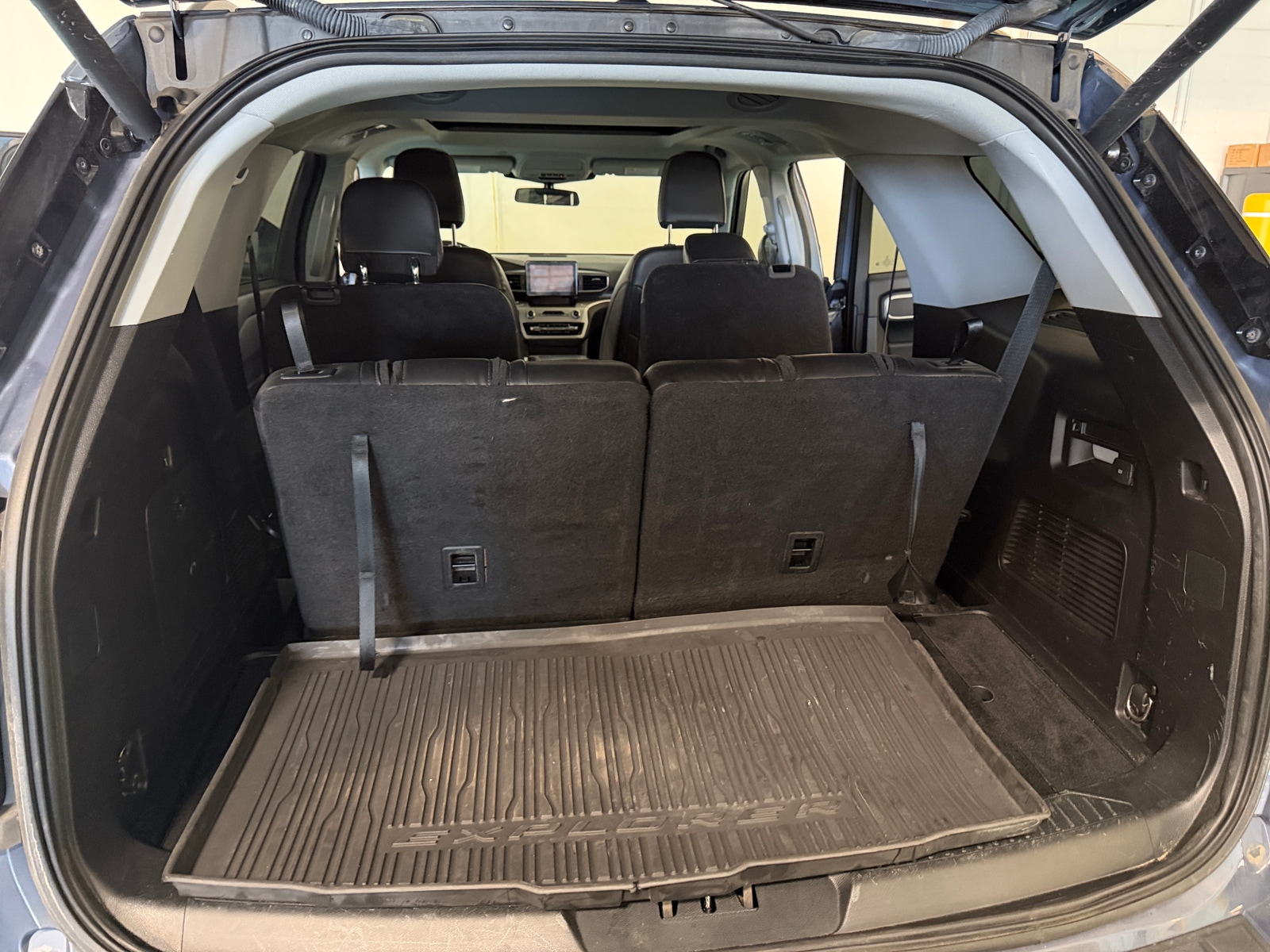 Thumbnail: 2021 Ford Explorer - 6