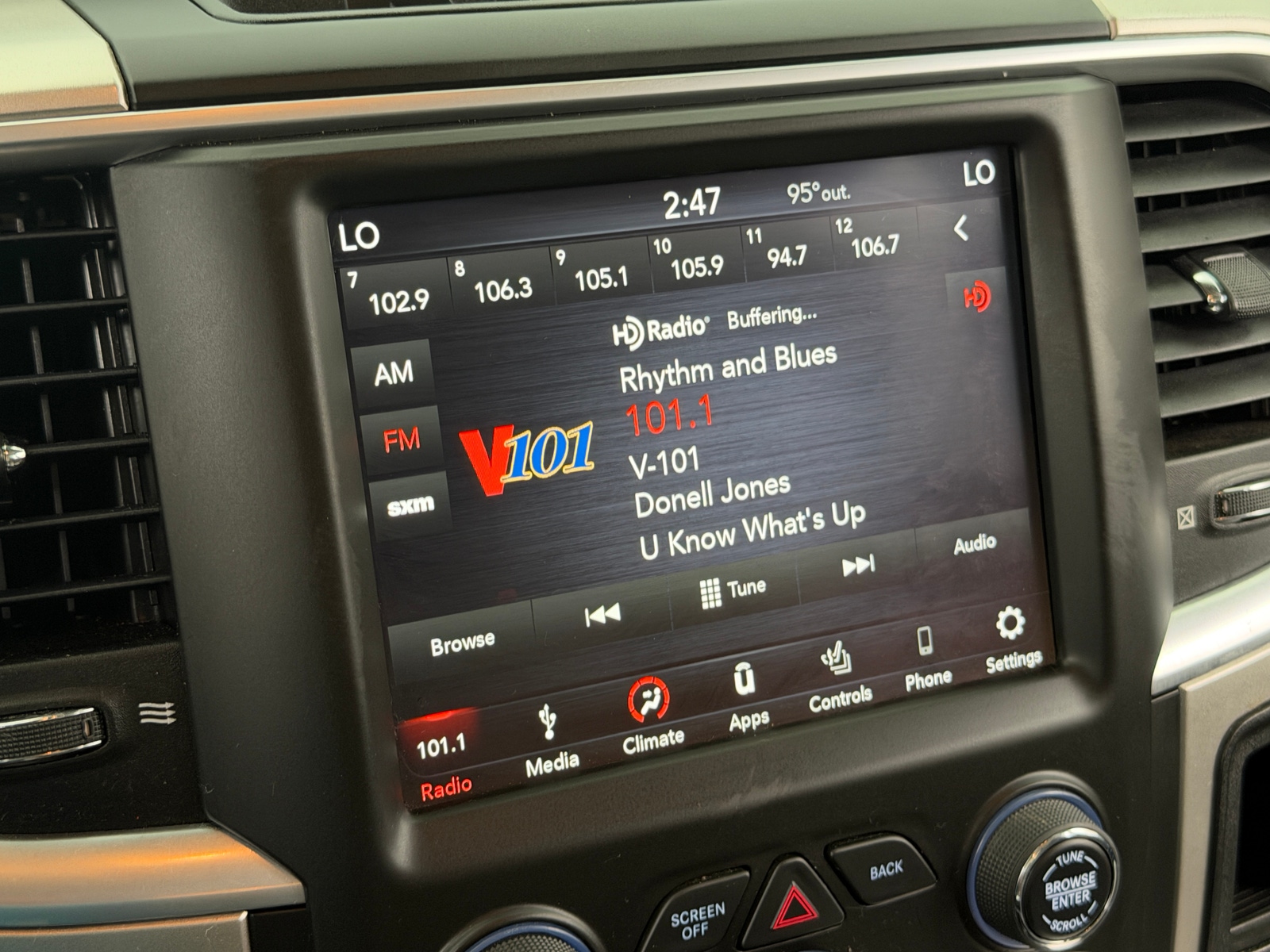 Thumbnail: 2019 RAM 1500 Classic - 4