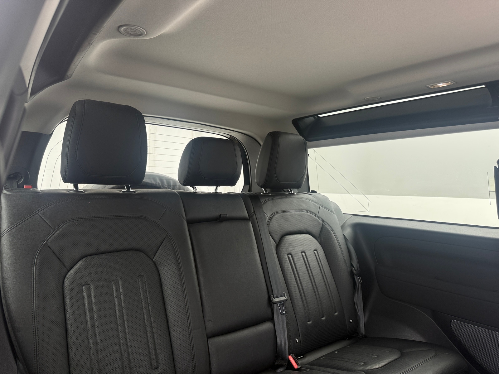 Thumbnail: 2021 Land Rover Defender - 6