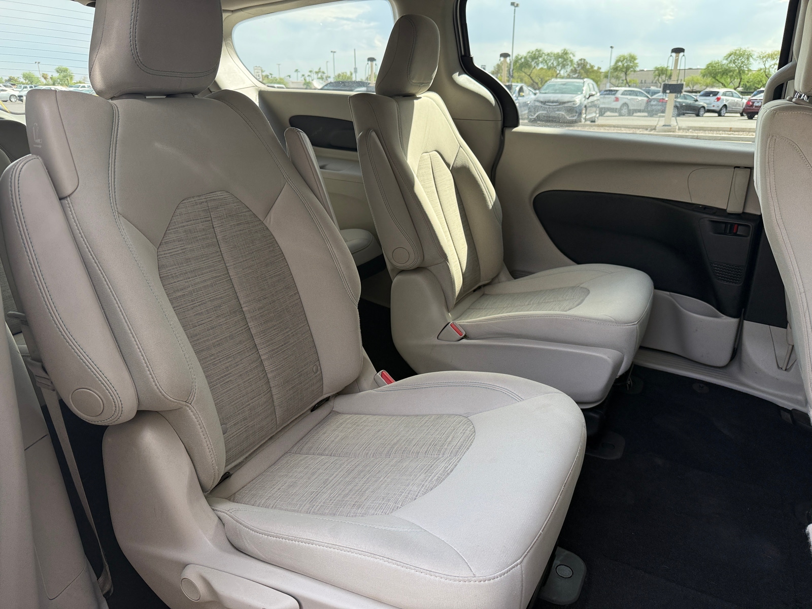 Thumbnail: 2018 Chrysler Pacifica - 6