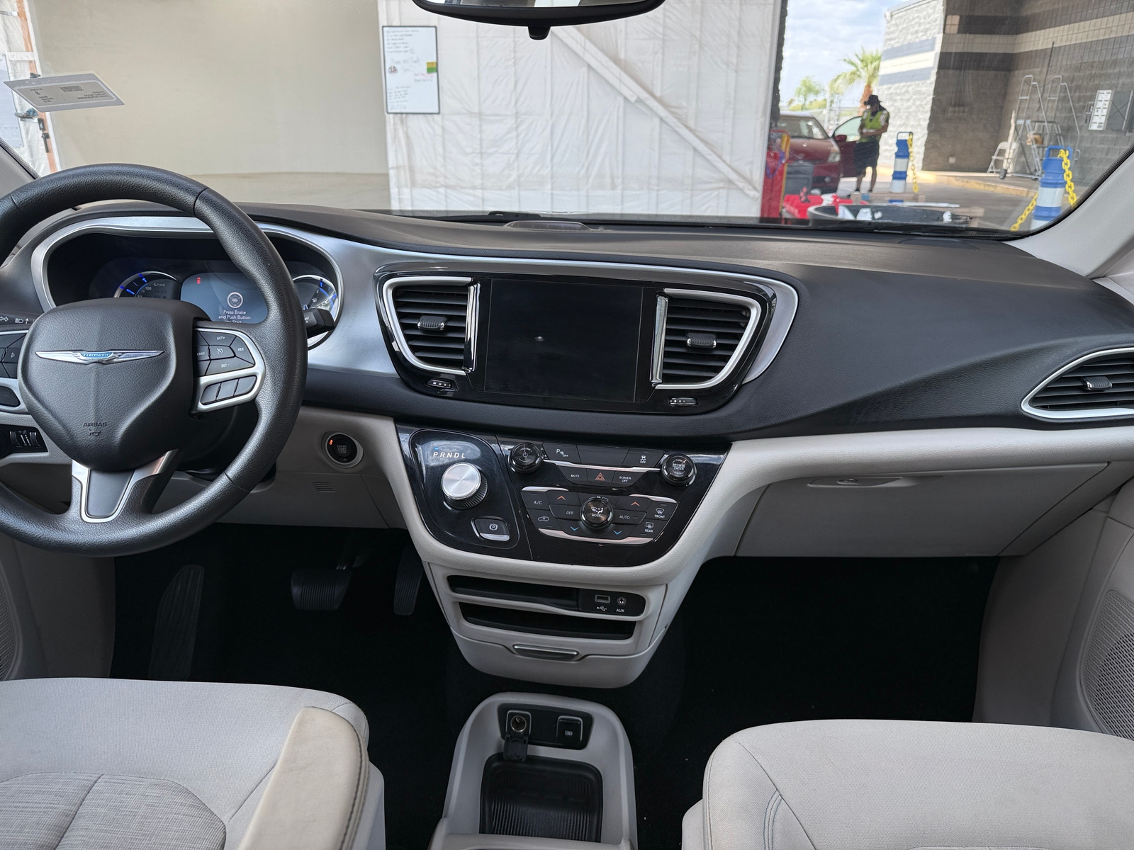 Thumbnail: 2018 Chrysler Pacifica - 3