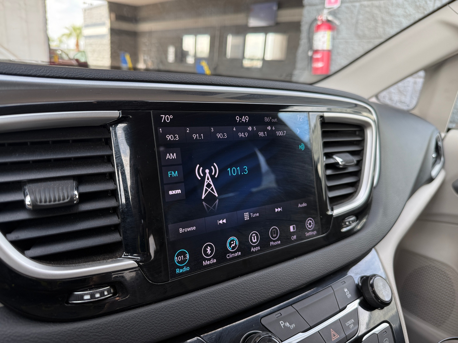 Thumbnail: 2018 Chrysler Pacifica - 4