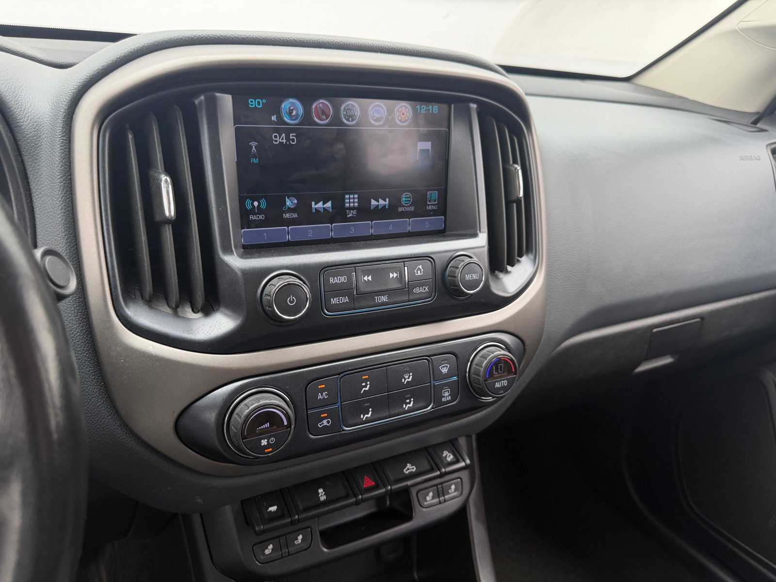 Thumbnail: 2017 Chevrolet Colorado - 3