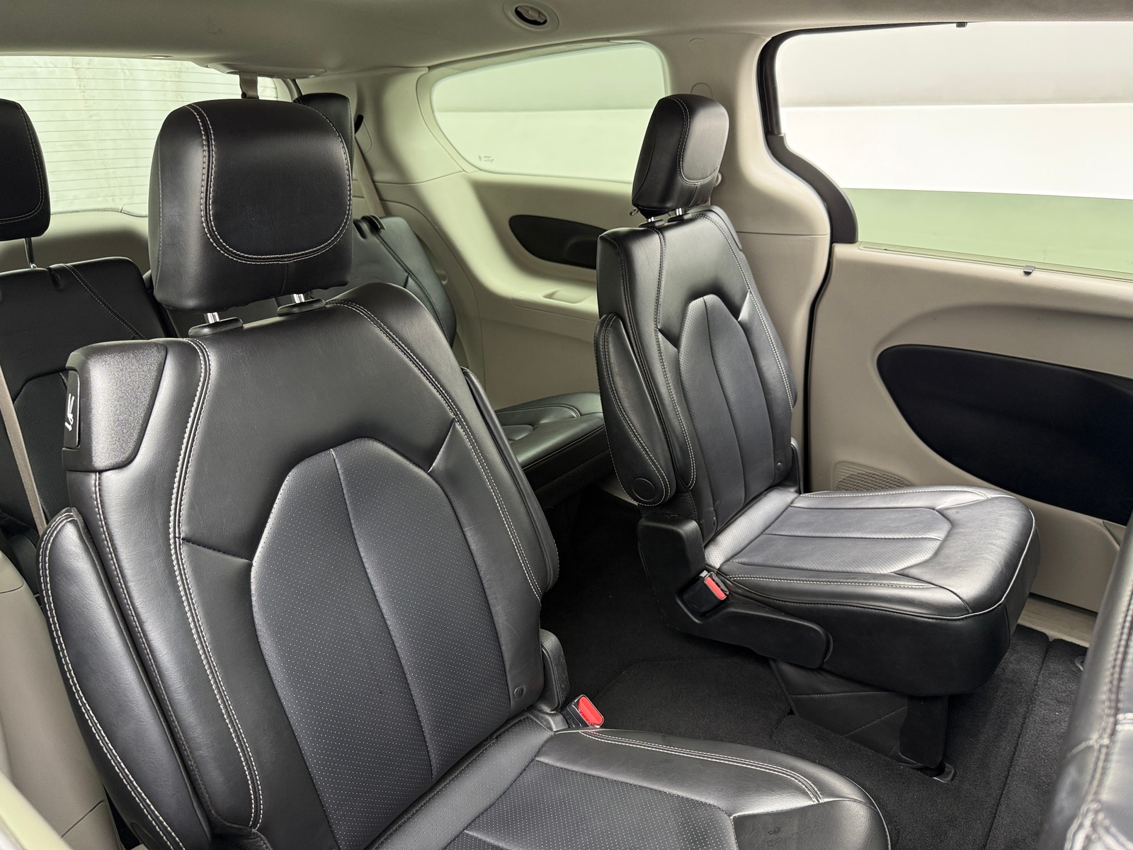 Thumbnail: 2023 Chrysler Pacifica - 5