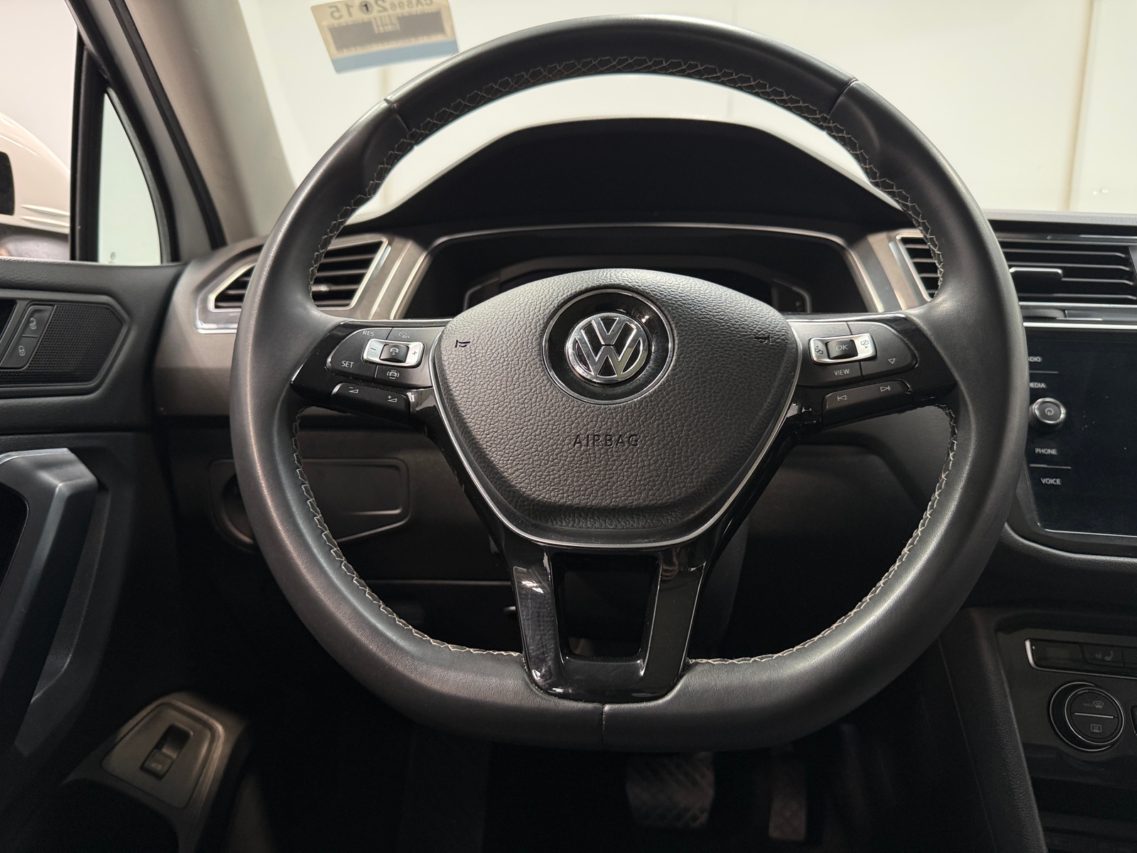 Thumbnail: 2021 Volkswagen Tiguan - 5