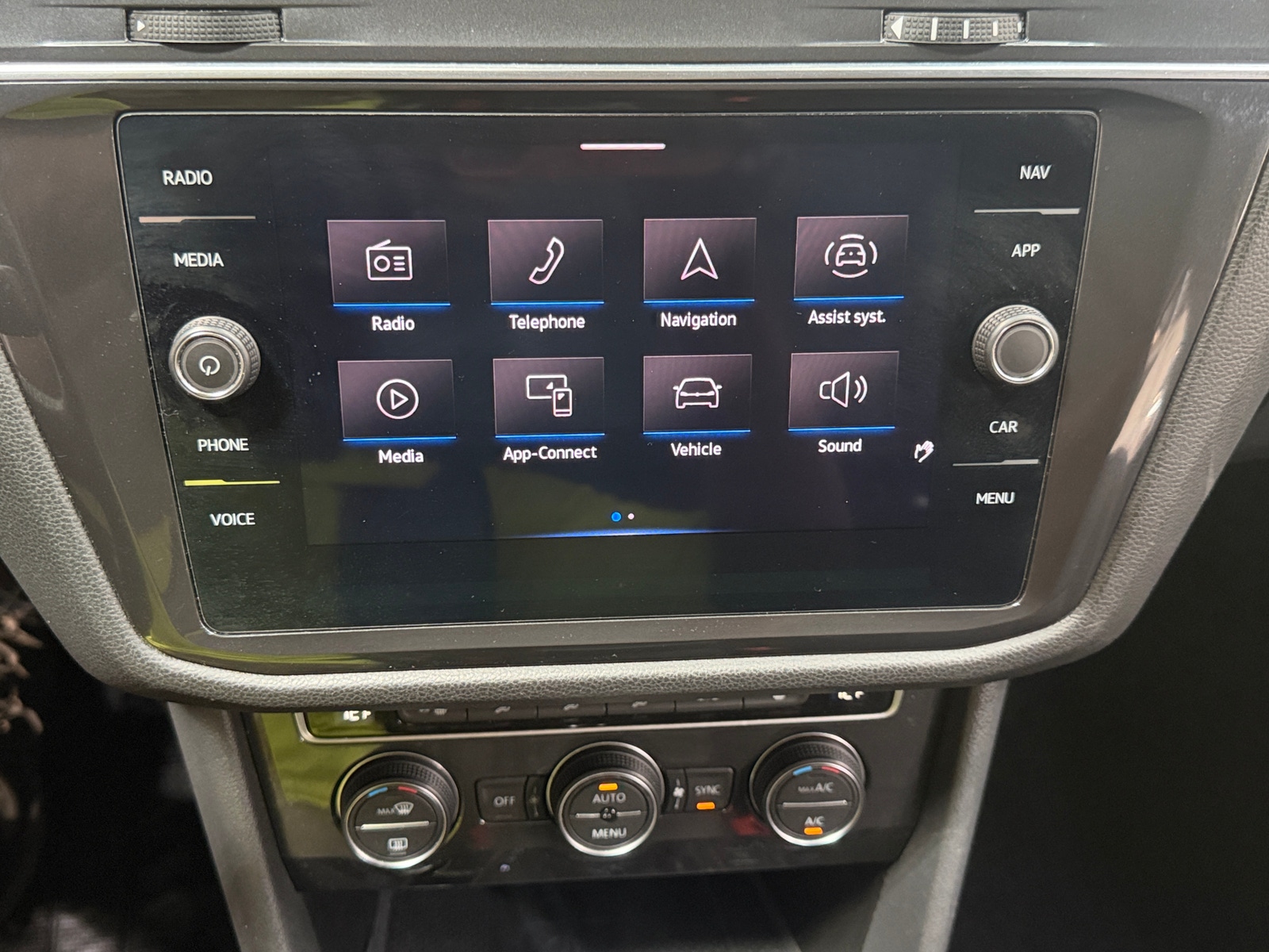 Thumbnail: 2021 Volkswagen Tiguan - 4