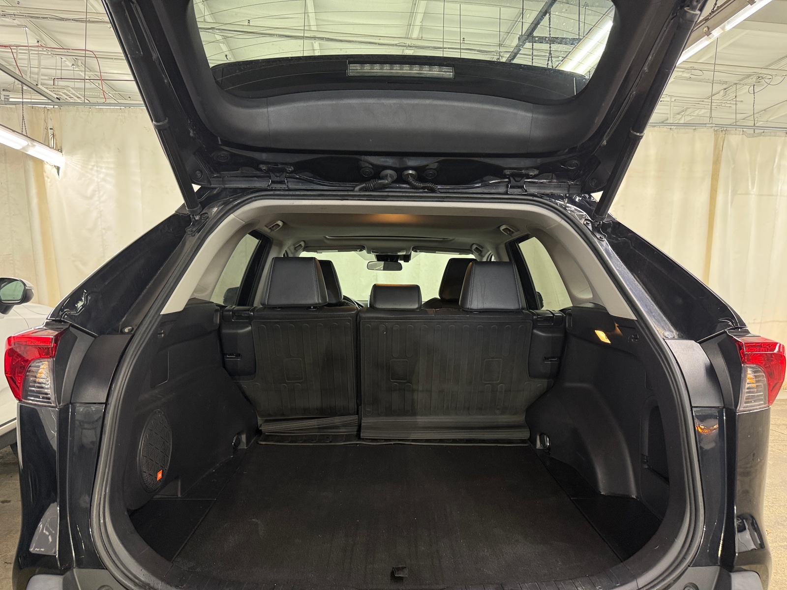 Thumbnail: 2021 Toyota RAV4 - 6