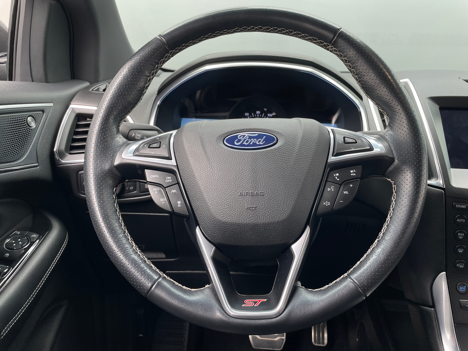 Thumbnail: 2019 Ford Edge - 4