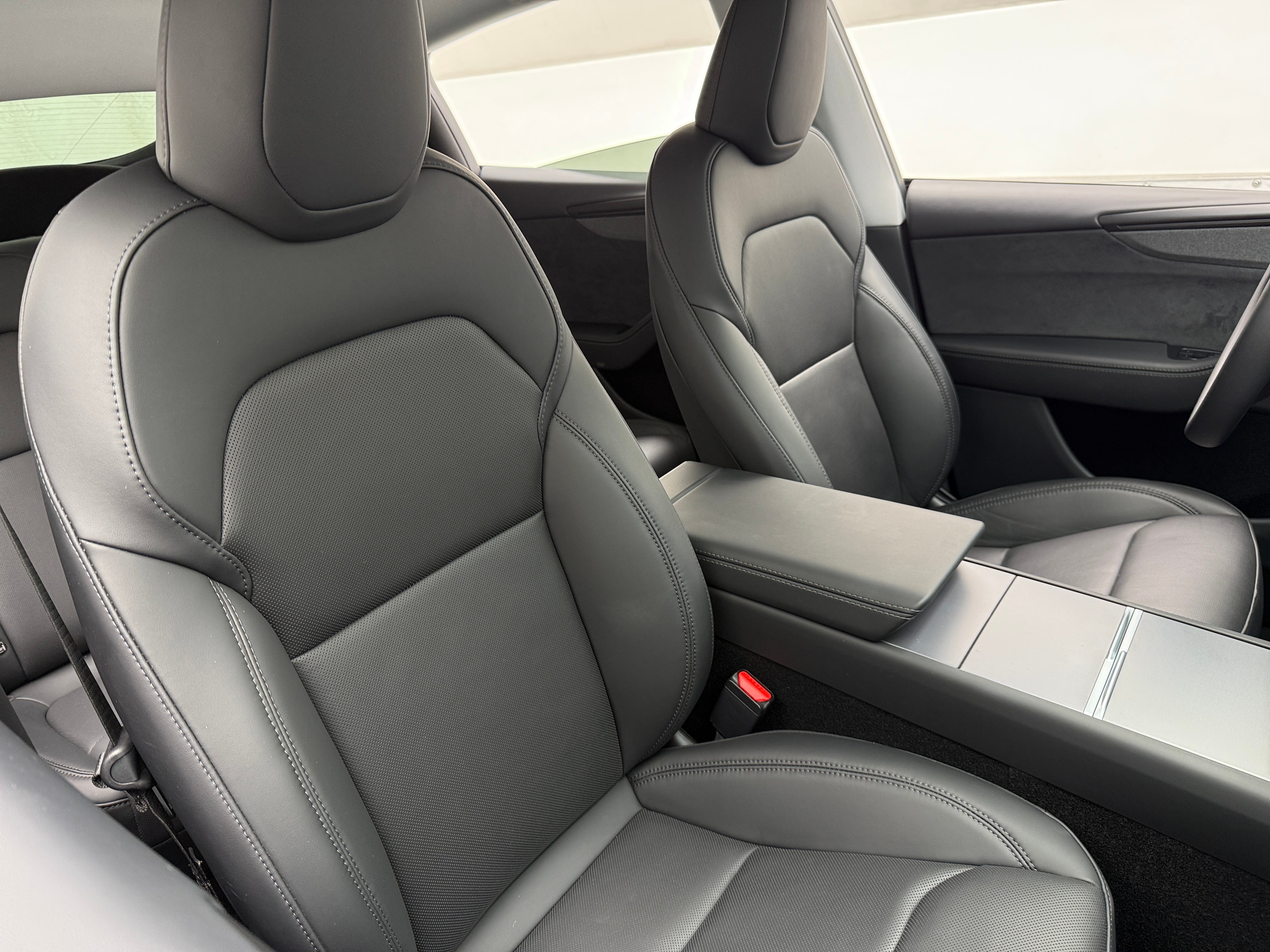 Used 2026 Tesla Model Y Long Range with VIN 7SAYGDEE1TF353432 for sale in Pewaukee, WI