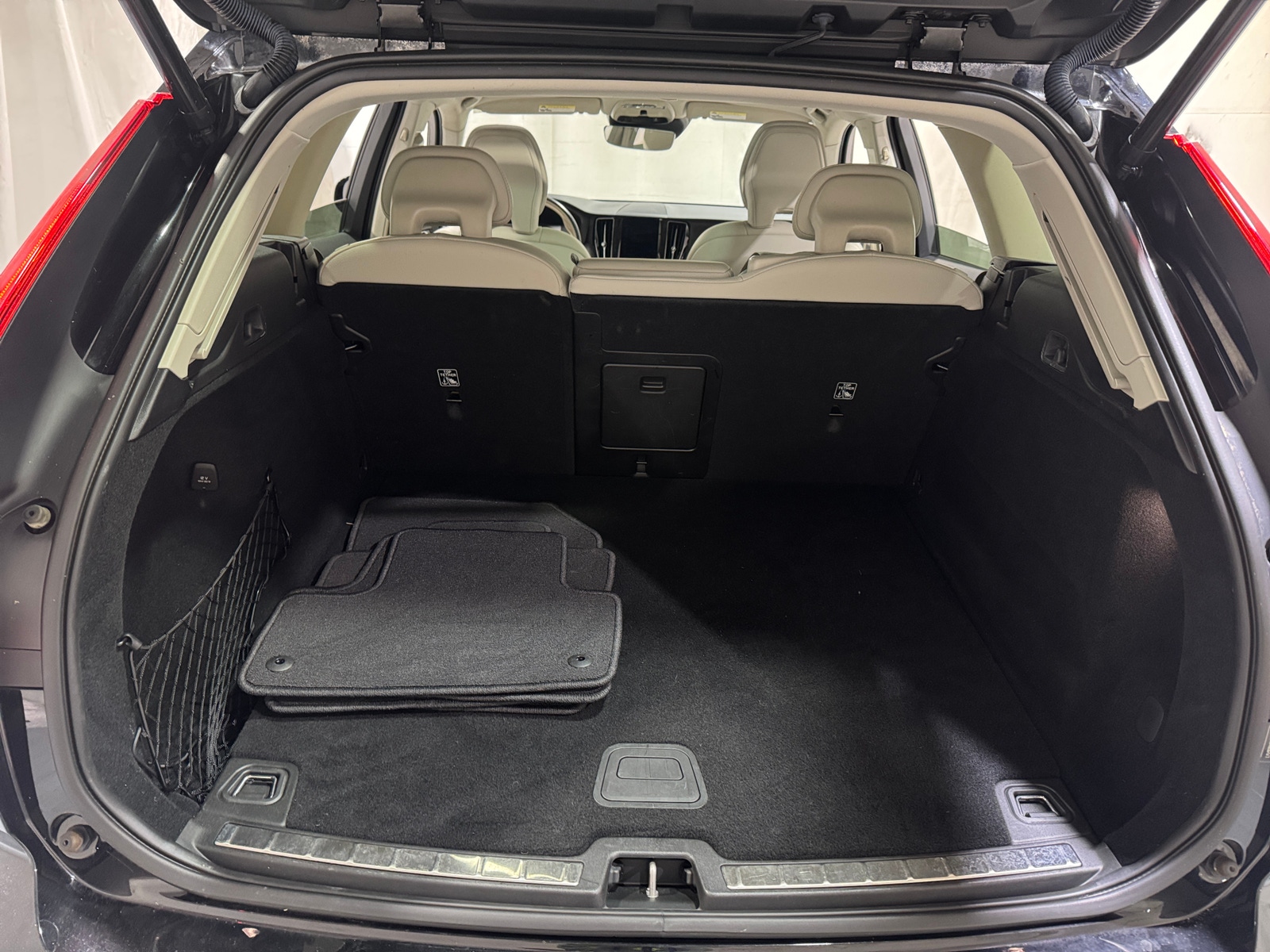Thumbnail: 2019 Volvo XC60 - 6