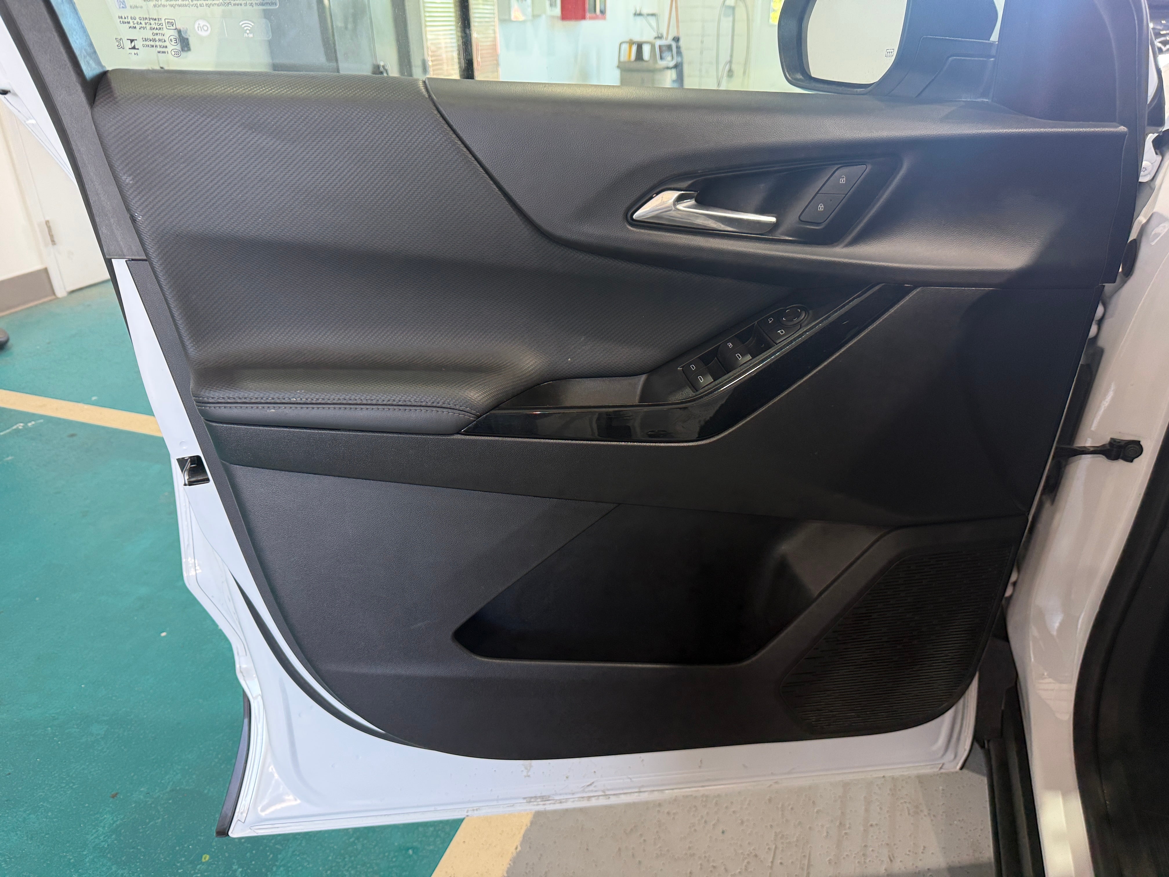 2025 Chevrolet Equinox LT - Photo 10