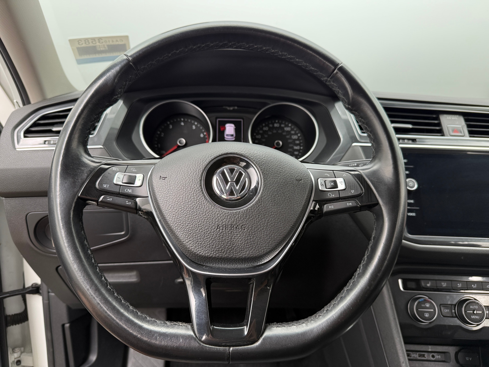 Thumbnail: 2018 Volkswagen Tiguan - 4