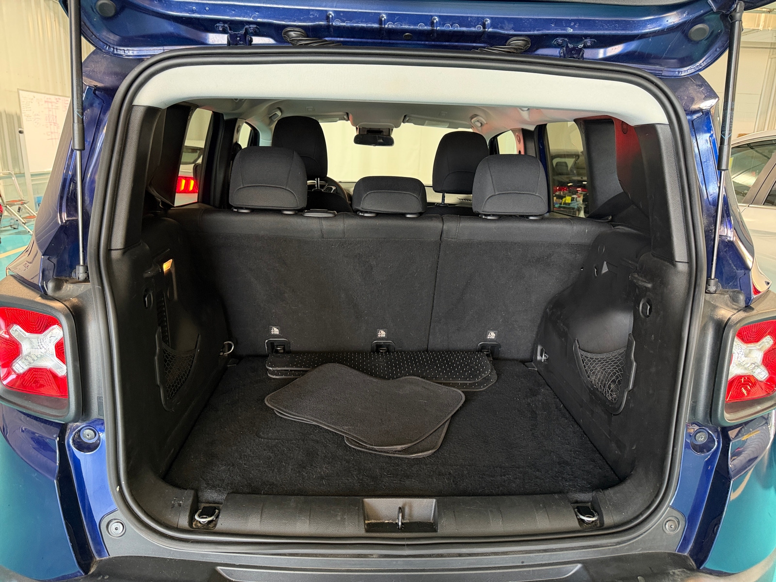 Thumbnail: 2019 Jeep Renegade - 7