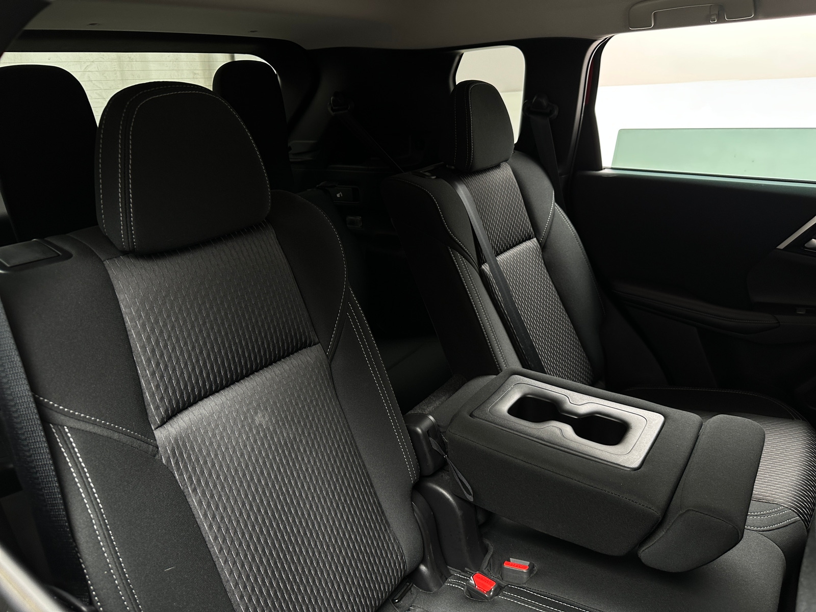 Thumbnail: 2023 Mitsubishi Outlander - 6