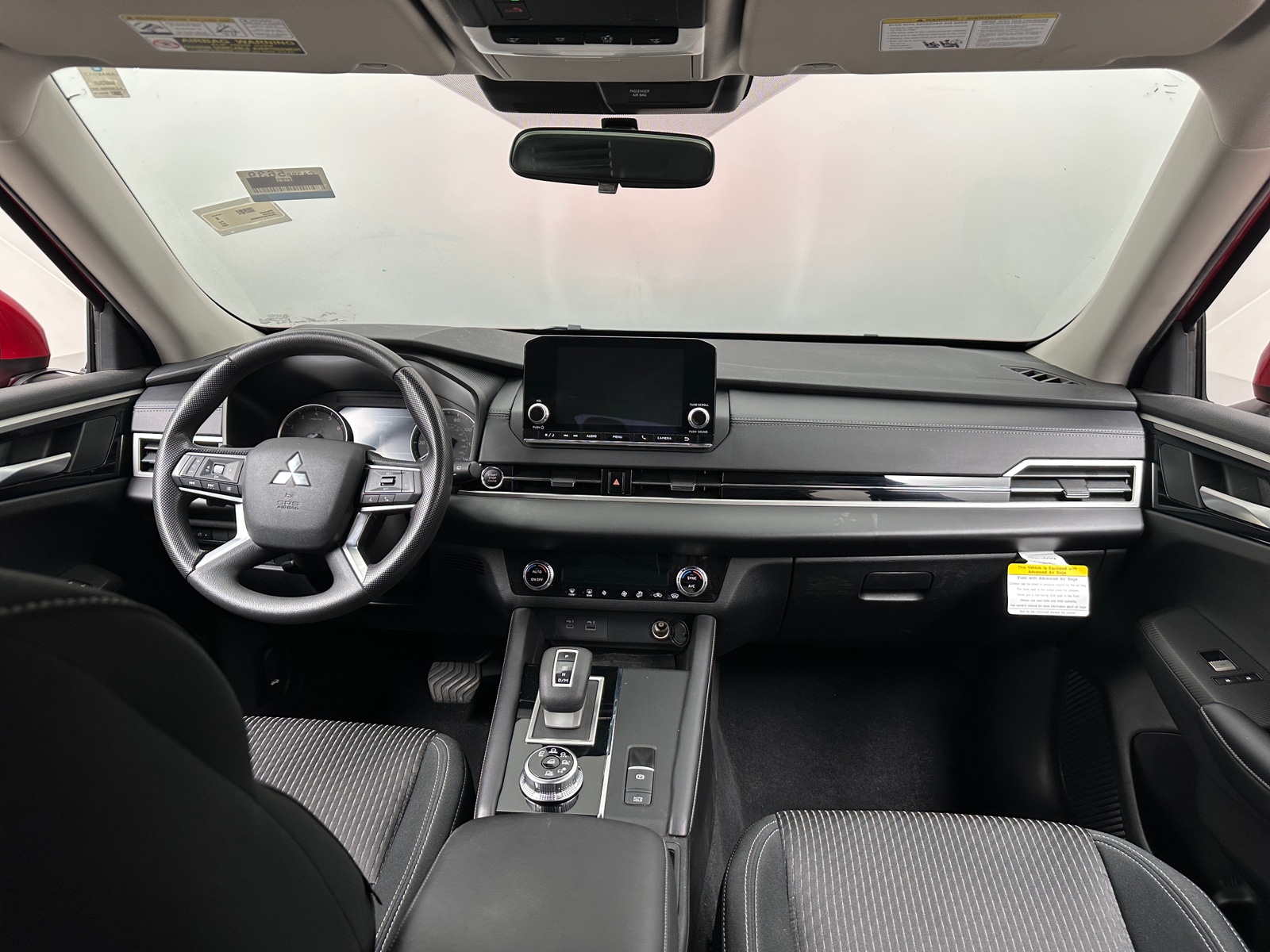 Thumbnail: 2023 Mitsubishi Outlander - 3