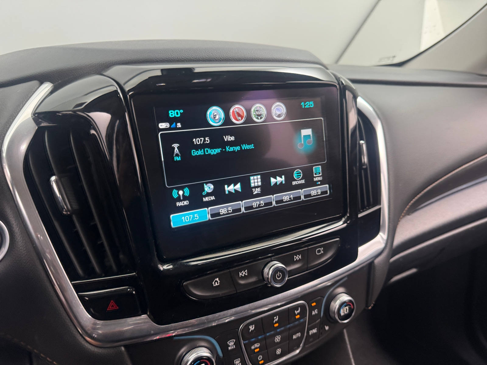 Thumbnail: 2019 Chevrolet Traverse - 4