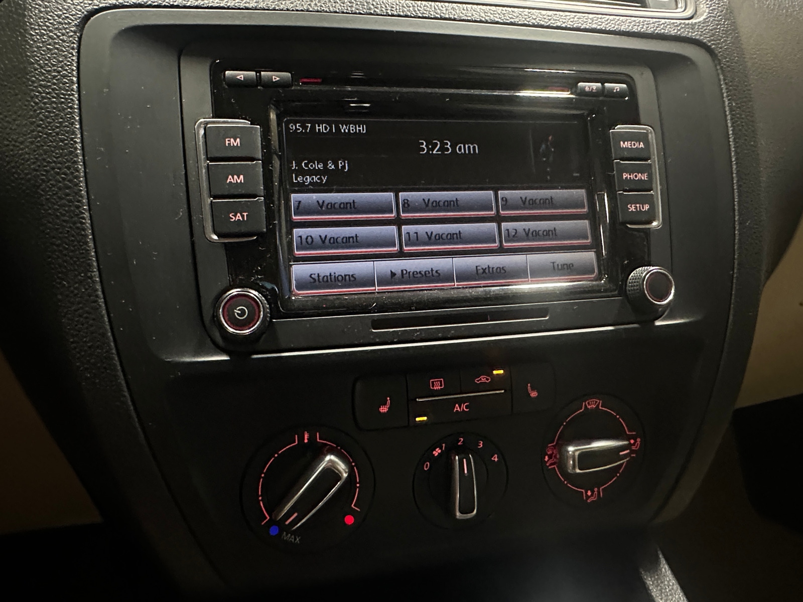 Thumbnail: 2015 Volkswagen Jetta - 4