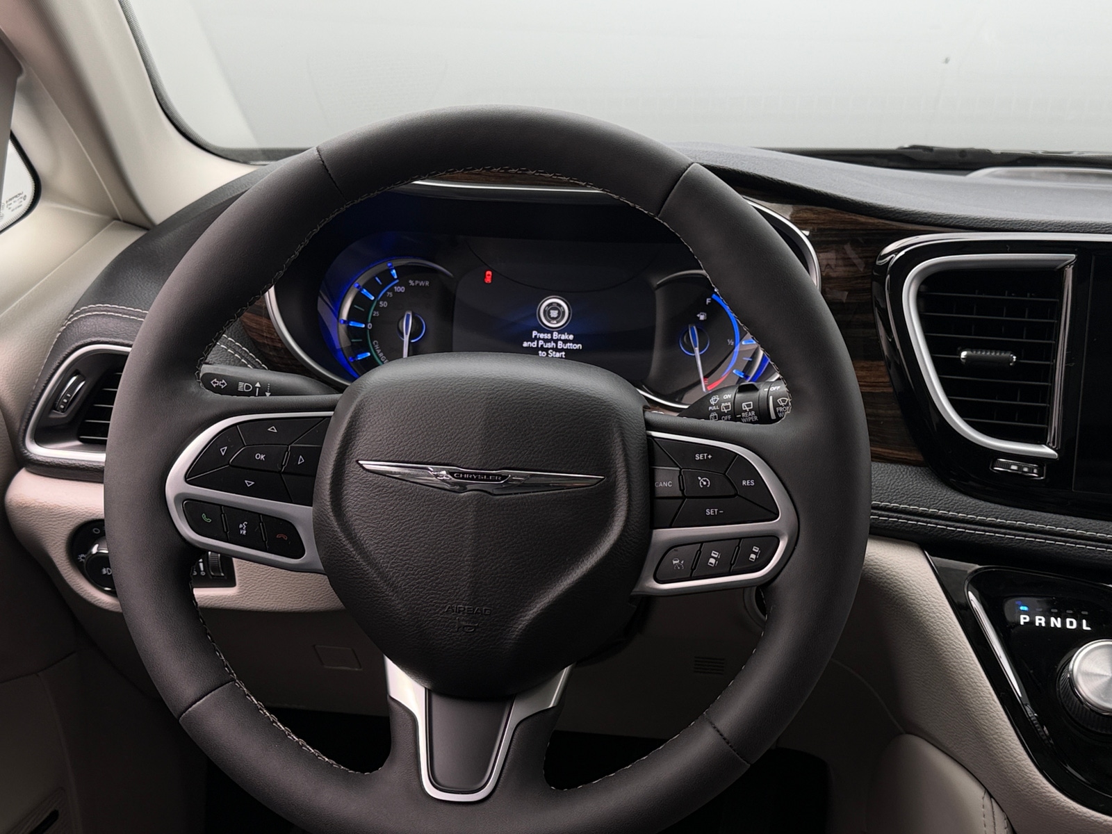 Thumbnail: 2022 Chrysler Pacifica - 4