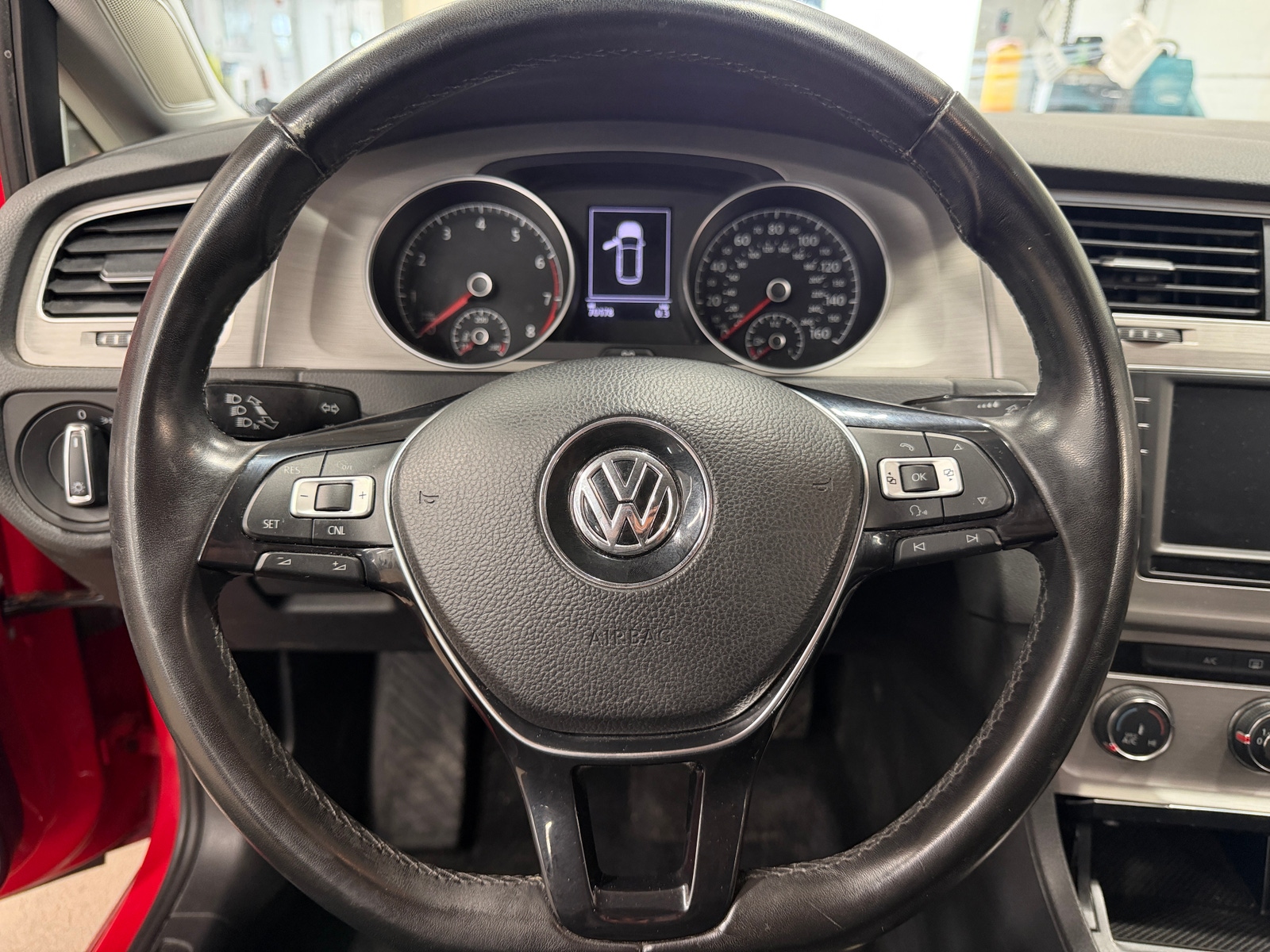 Thumbnail: 2017 Volkswagen e-Golf - 5