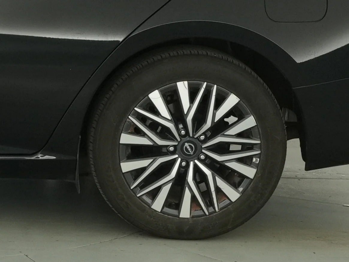 2025 Nissan Altima SV - Photo 16