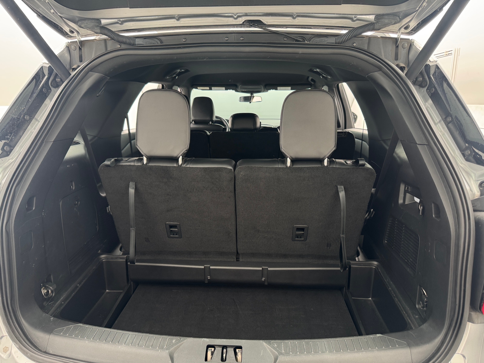 Thumbnail: 2020 Ford Explorer - 6